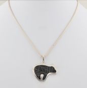 Anhänger Eisbär, 950 Silber, mit wohl Onyx, in Form eines Eisbären, L. 3,7 cm, punziert, leichte