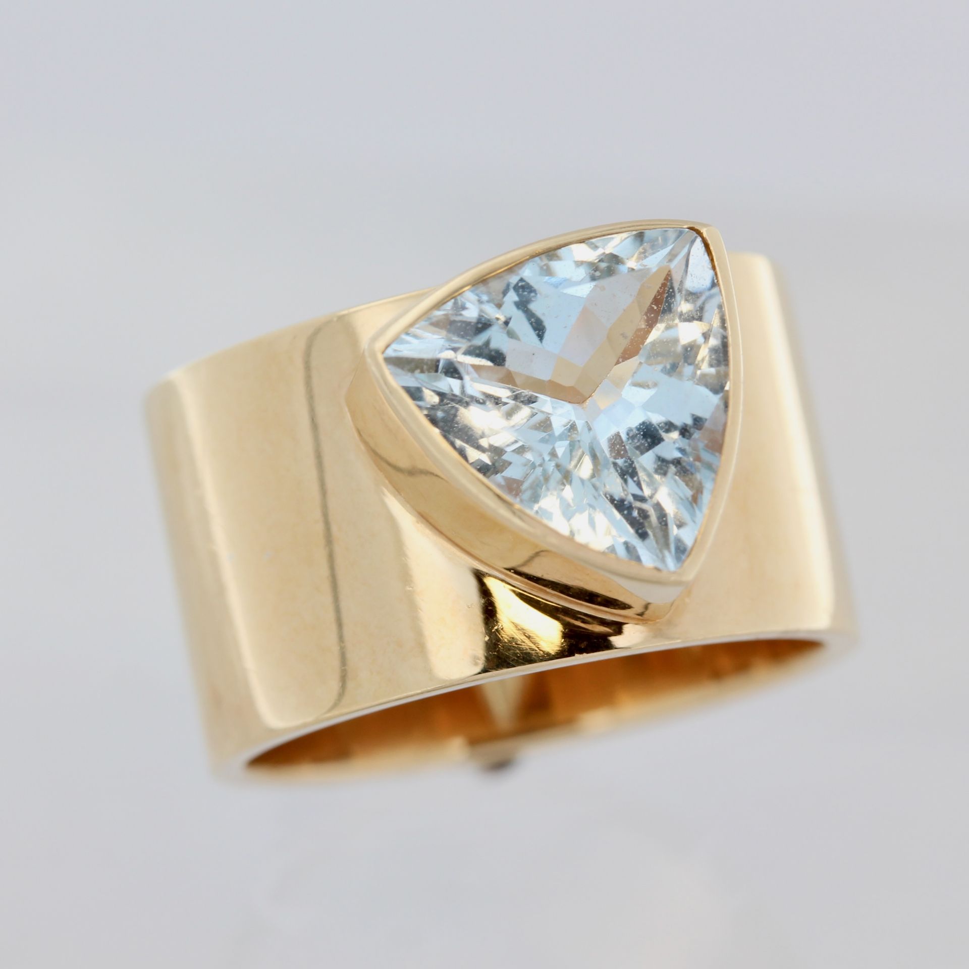 Damenring mit Aquamarin, 18 kt Gelbgold, mit 1 Aquamarin im Trillionschliff, ca. 3,07 ct, - Bild 3 aus 6