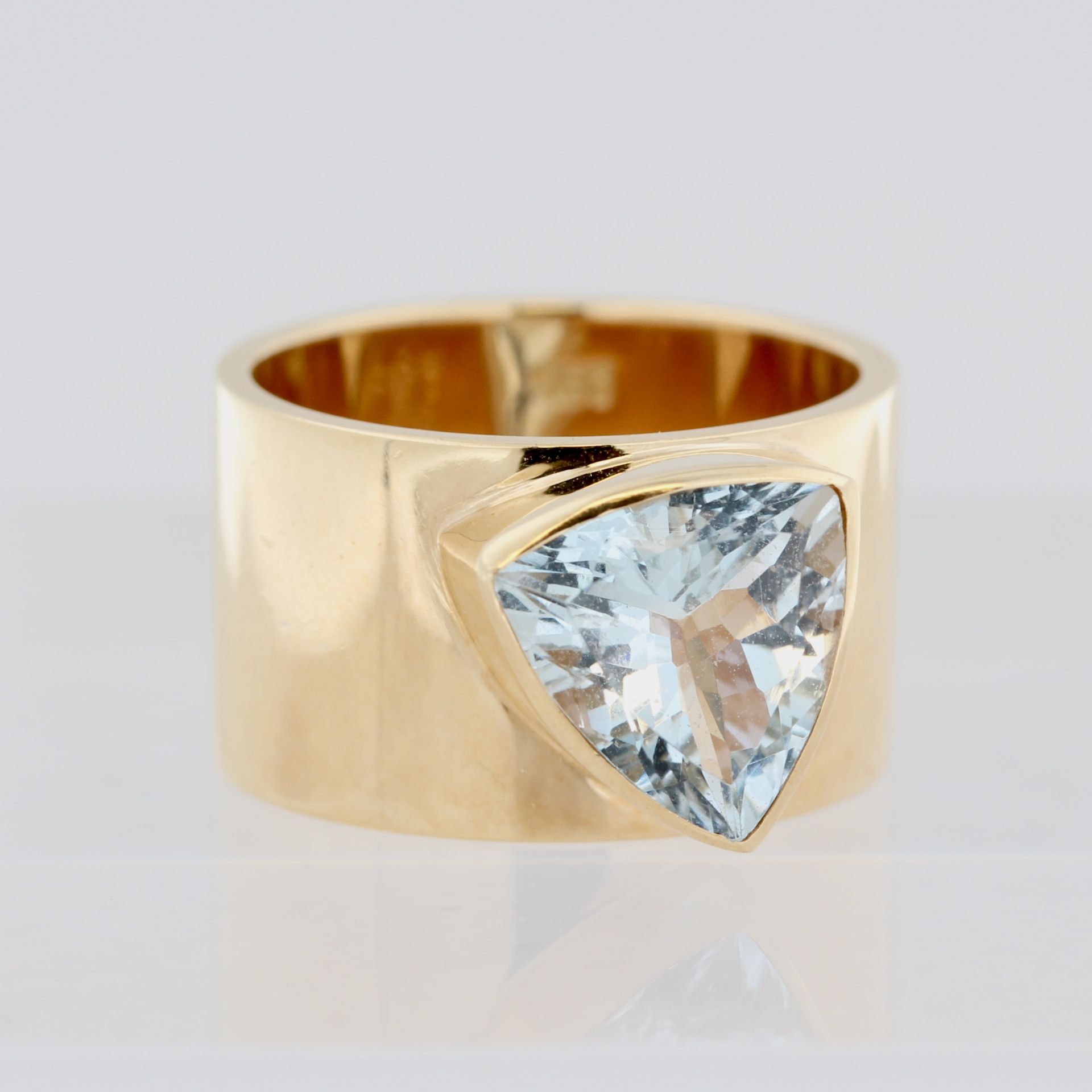 Damenring mit Aquamarin, 18 kt Gelbgold, mit 1 Aquamarin im Trillionschliff, ca. 3,07 ct, - Bild 2 aus 6