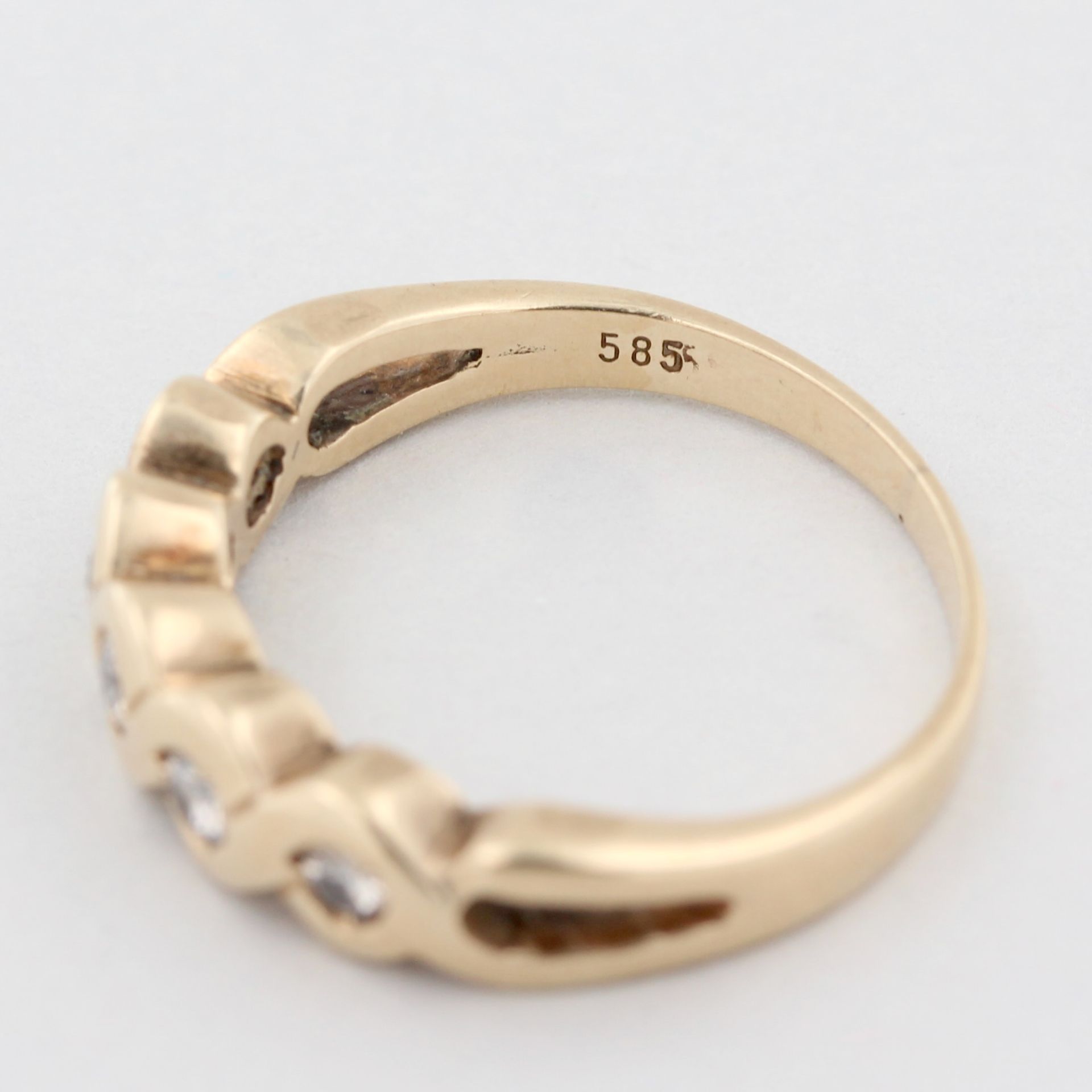 Damenring, 14 kt Gelbgold, mit 5 Brillanten, punziert, ca. 3,3 g, RM 51 - Bild 4 aus 4