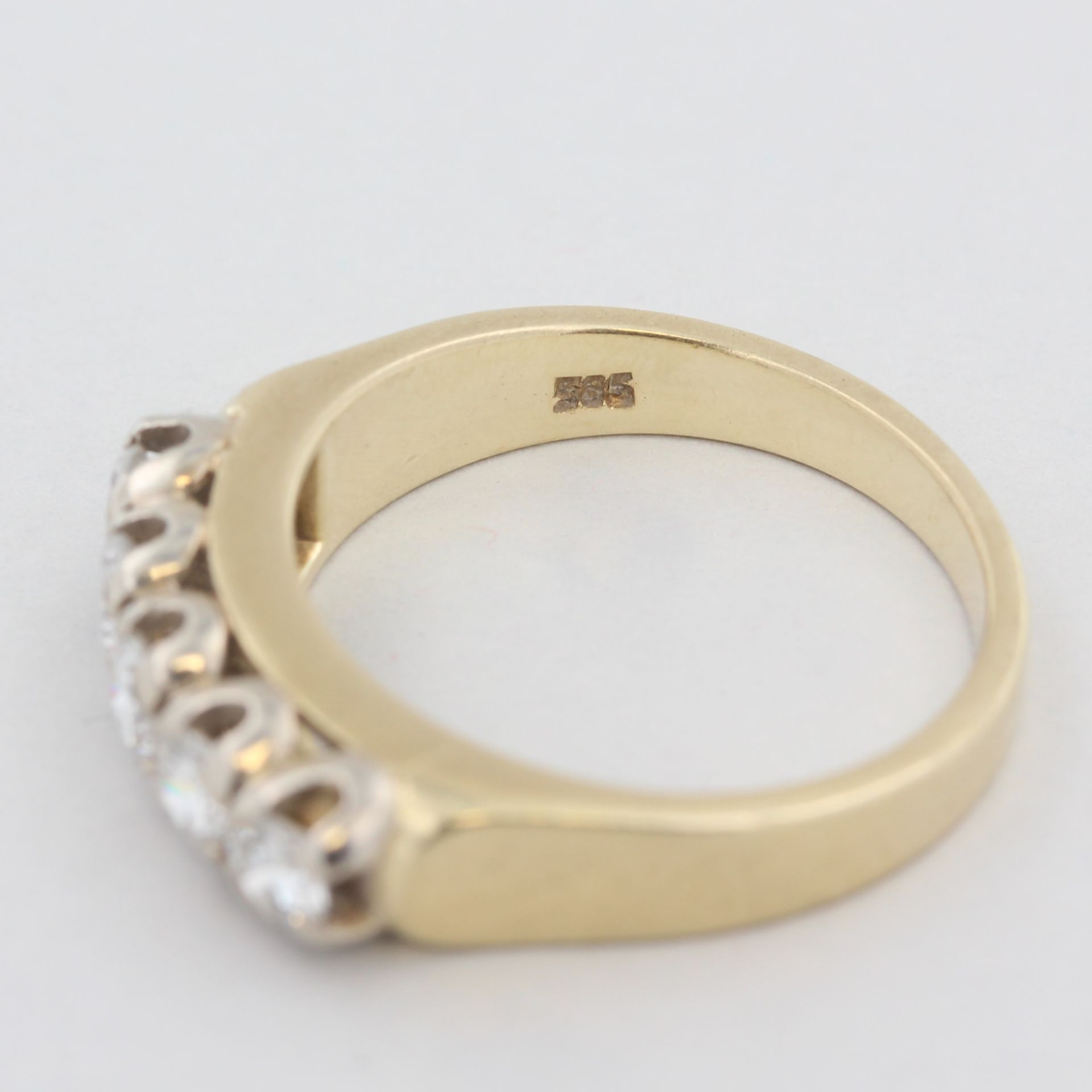 Damenring, 14 kt Gelbgold, mit 5 Brillanten, punziert, ca. 5,4 g, RM 56 - Bild 3 aus 3