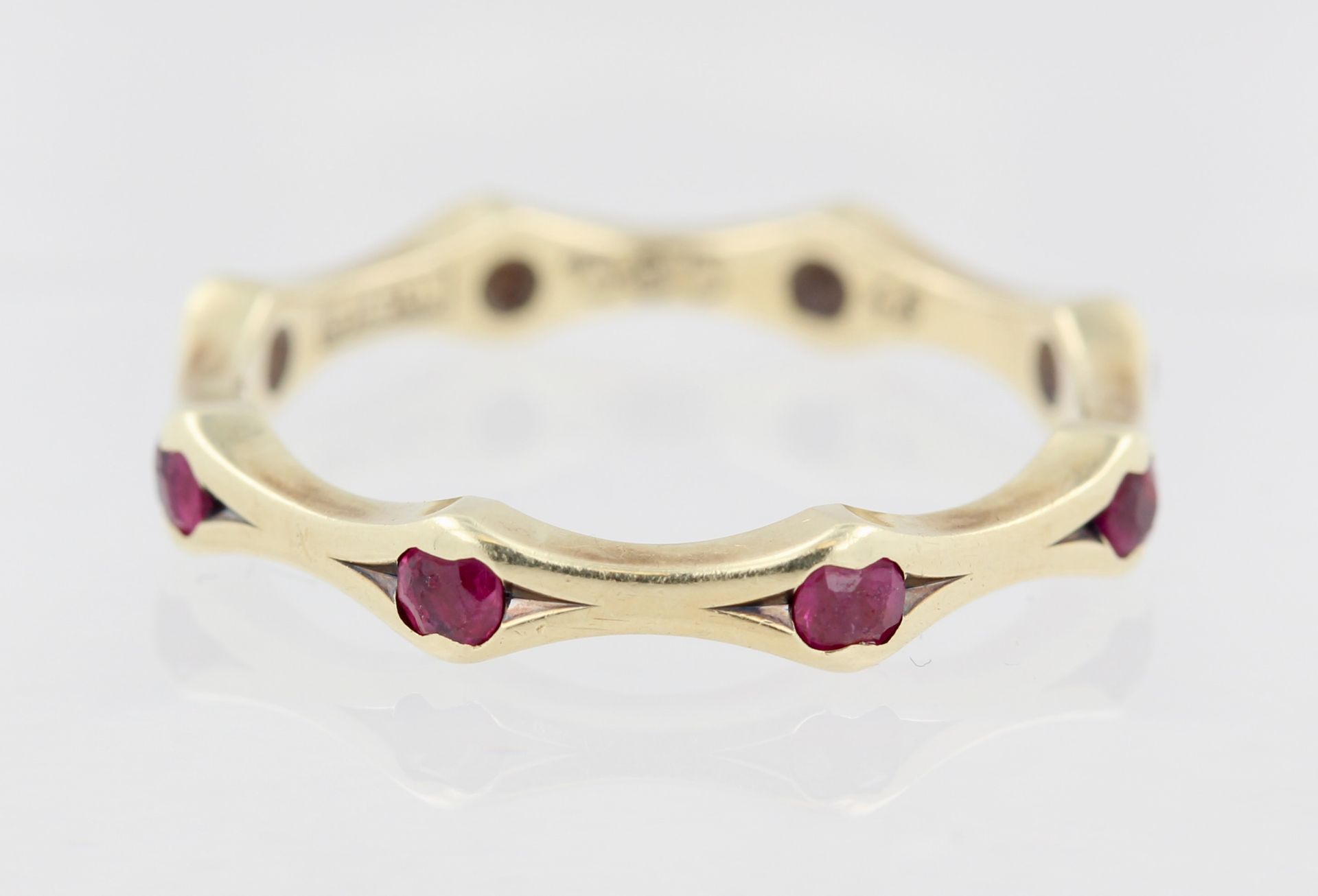 Damenring, 14 kt Gelbgold, mit kleinen, wohl Rubinen, ca. 2,0 g, RM 51 - Bild 2 aus 3