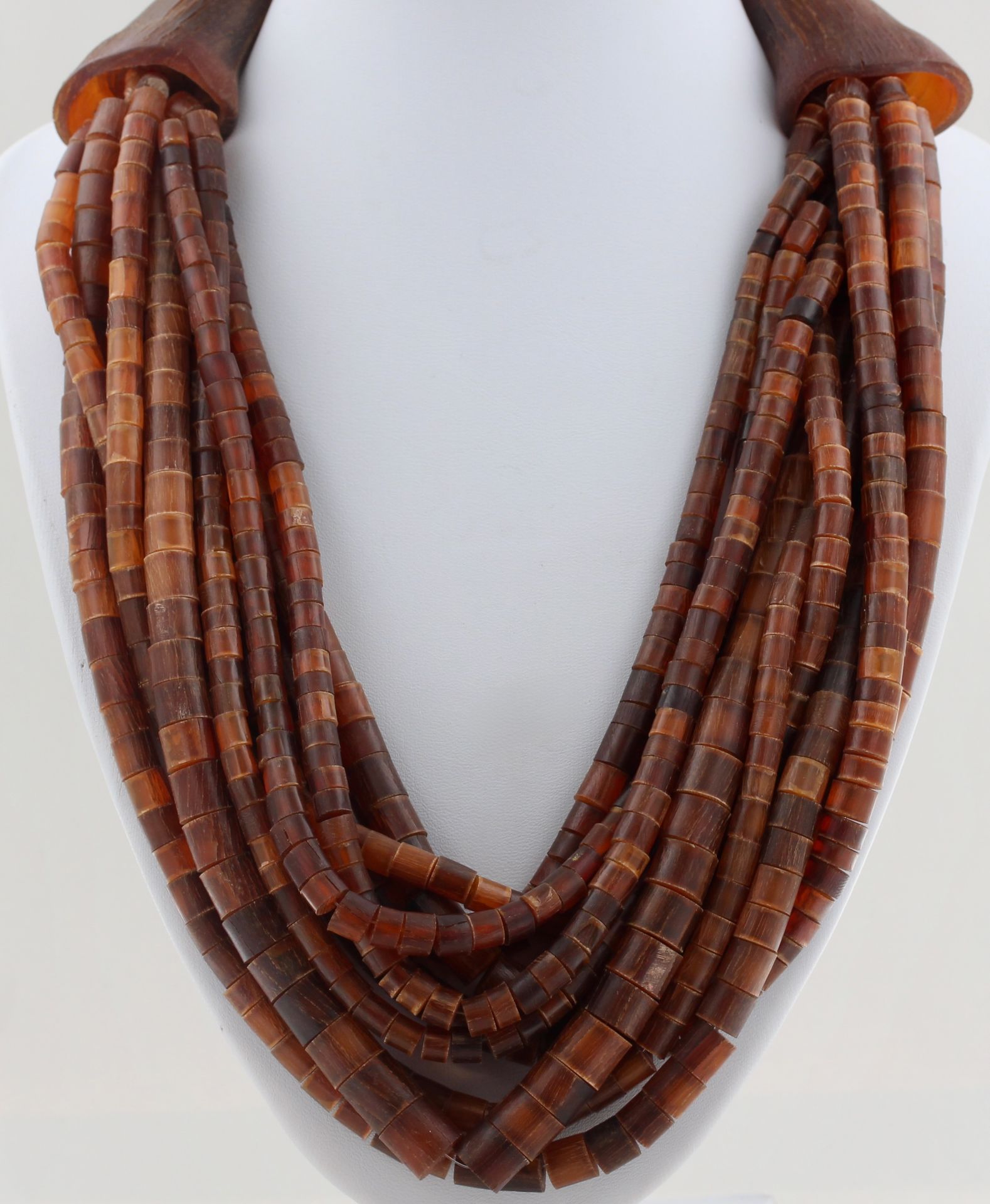 Collier, wohl Horn, 10-reihig, L. 52 cm
