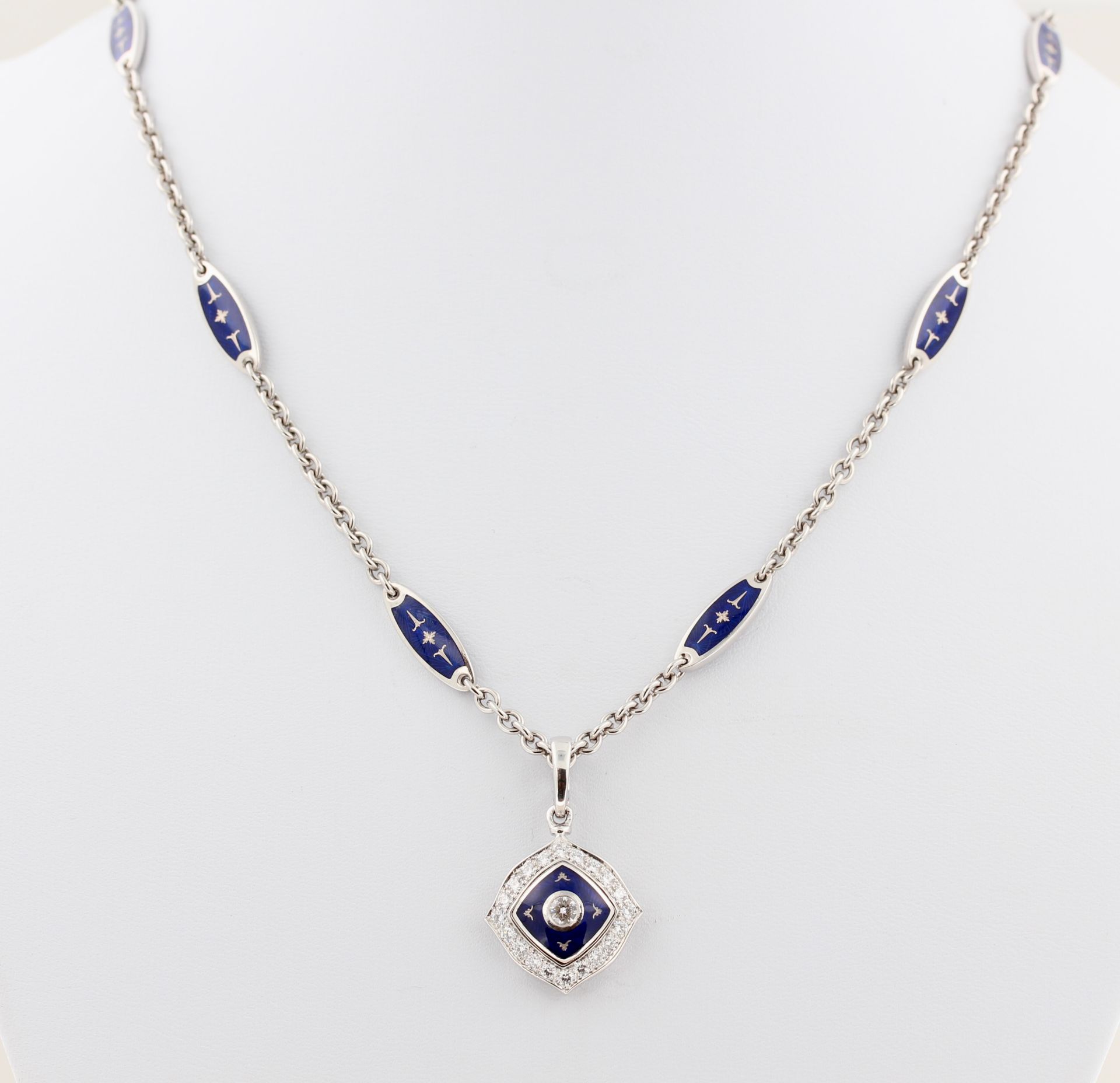 Collier Fabergé by Victor Mayer, Fabergé by Victor Mayer, 18 kt Weißgold, Anhänger mit blauem