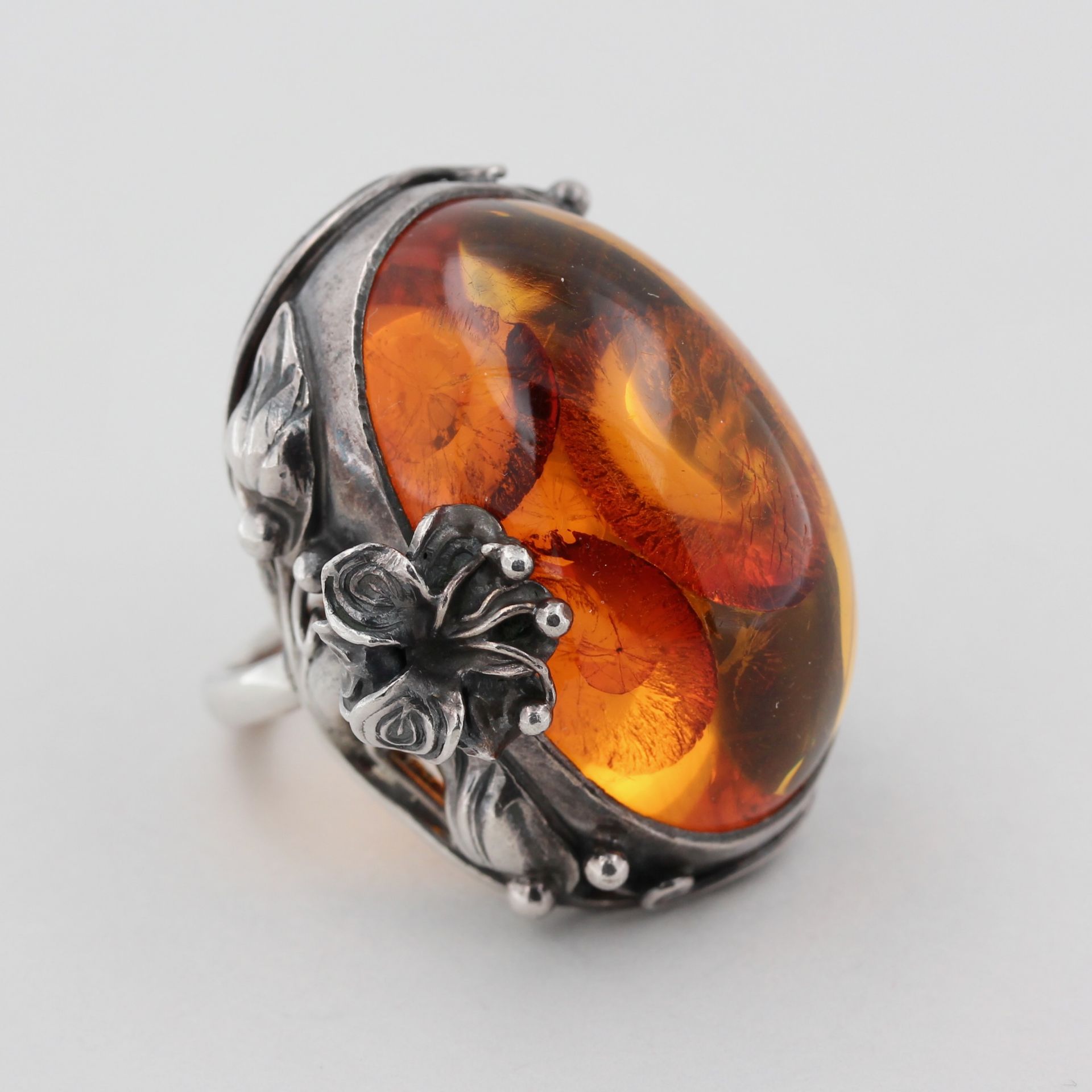 Damenring, Silber, floral verzierte Ringschiene, mit Bernstein, ca. 14,9 g, RM 53