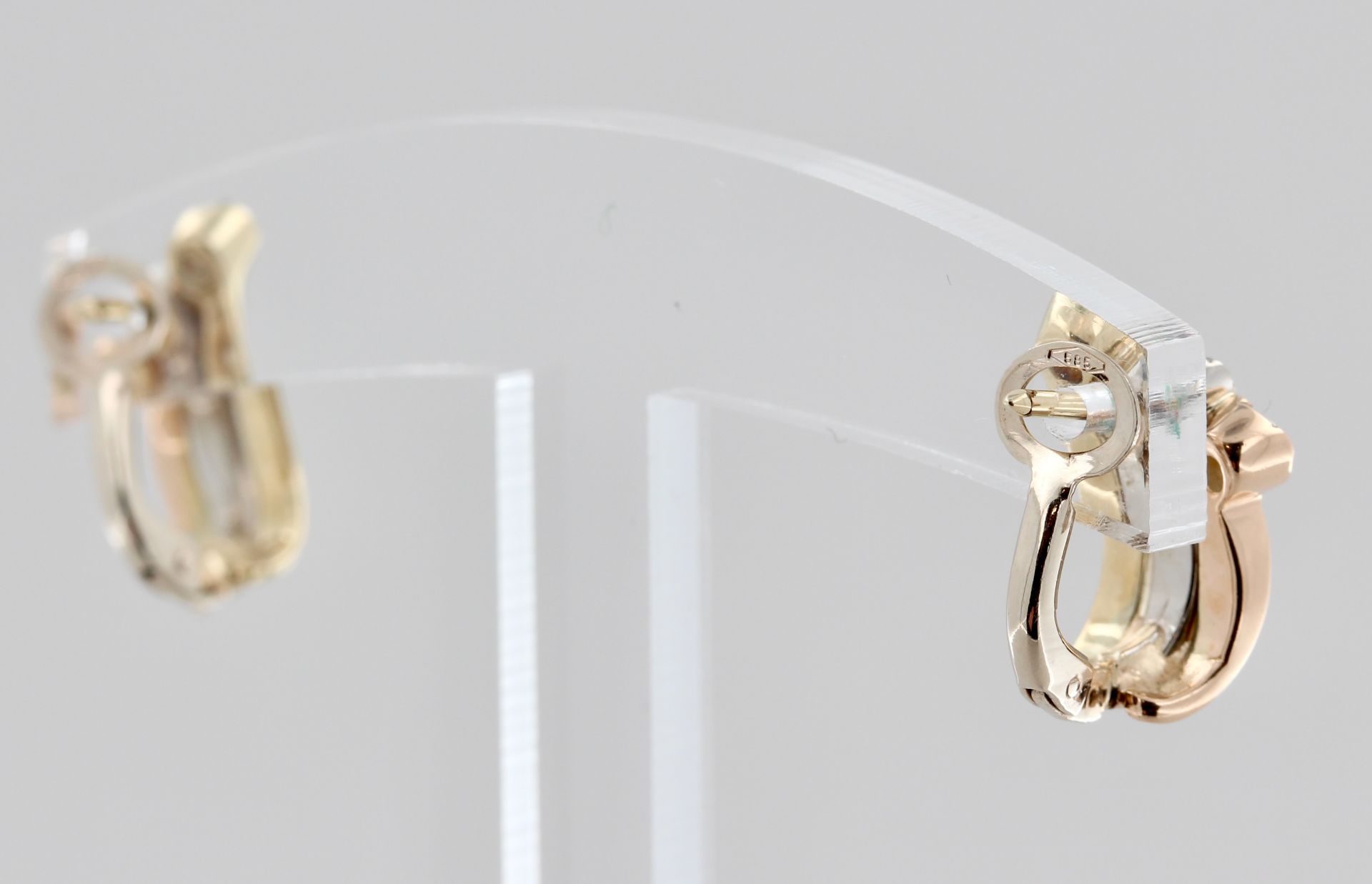 Paar Ohrstecker, 14 kt Gelb-, Weiß-, und Rotgold, mit Brillanten, punziert, ca. 3,9 g, L. 1,5 cm - Bild 3 aus 3