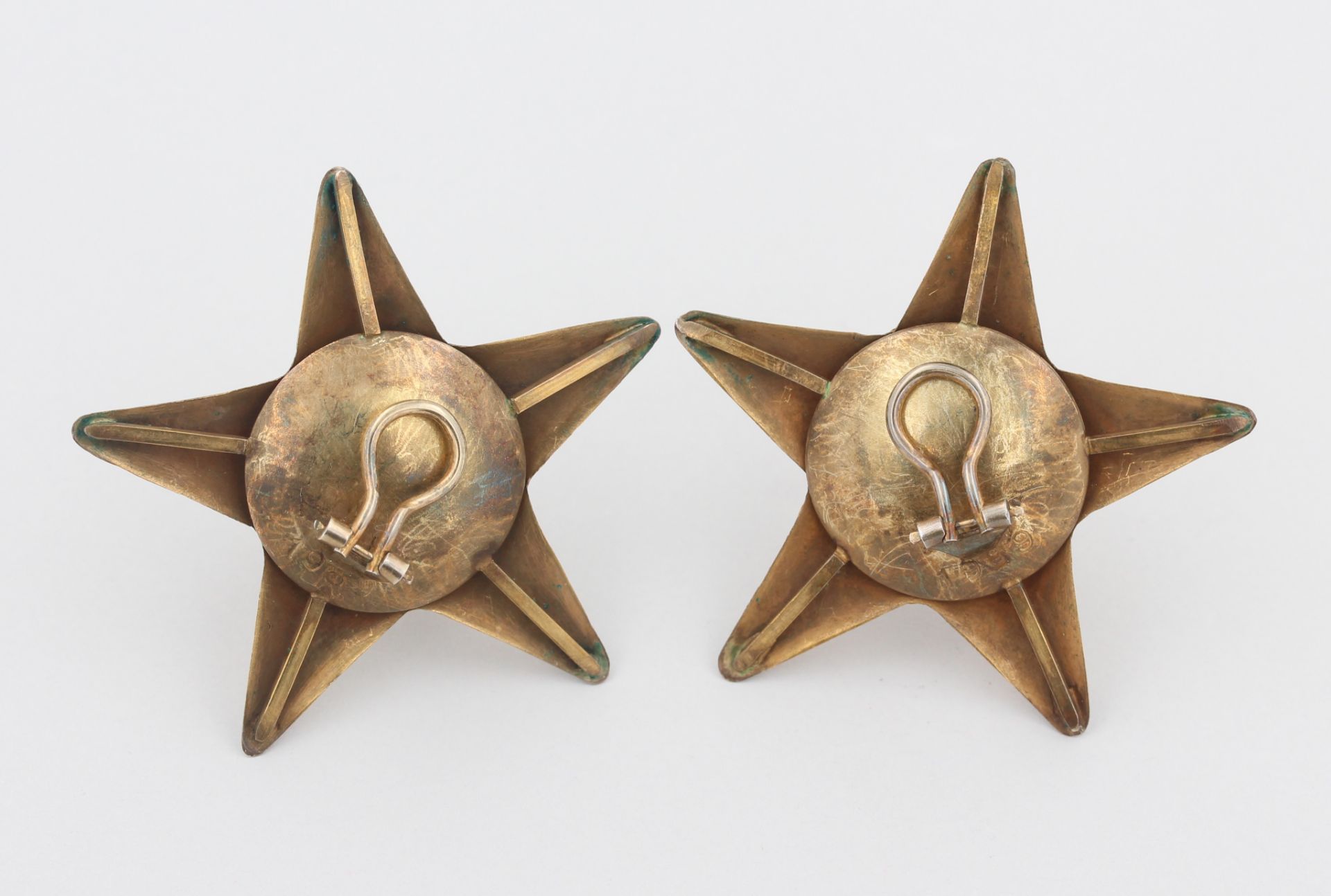 Paar Ohrclips, Marie-Eugenie Hinrichs, Bronze, Design Marie-Eugenie Hinrichs, 1989, mit je 1 - Bild 4 aus 4