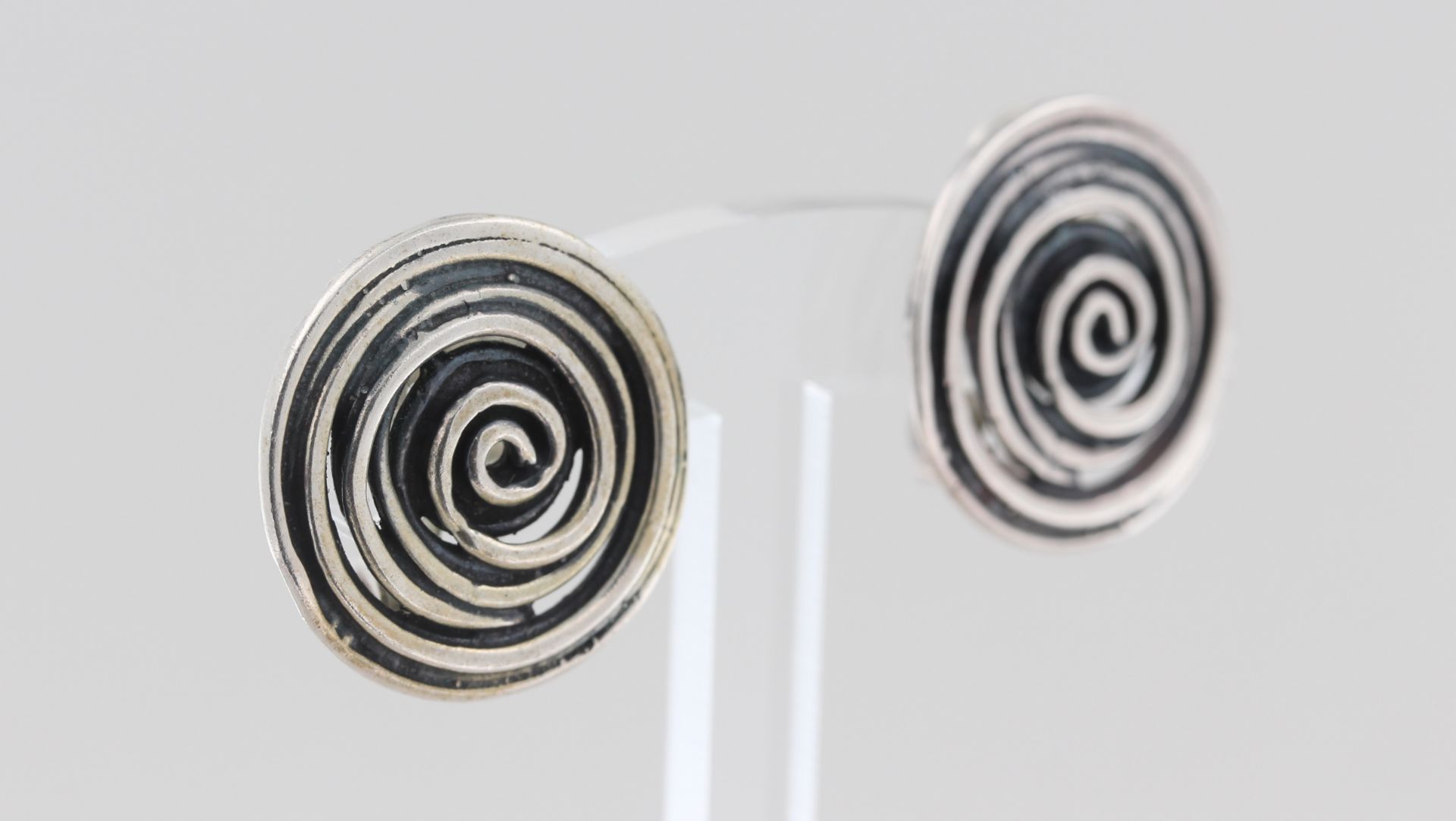 Paar Ohrclips Silber, 925 Silber, in Form einer Spirale, punziert, ca. 14,3 g, D. 2,3 cm - Bild 2 aus 3