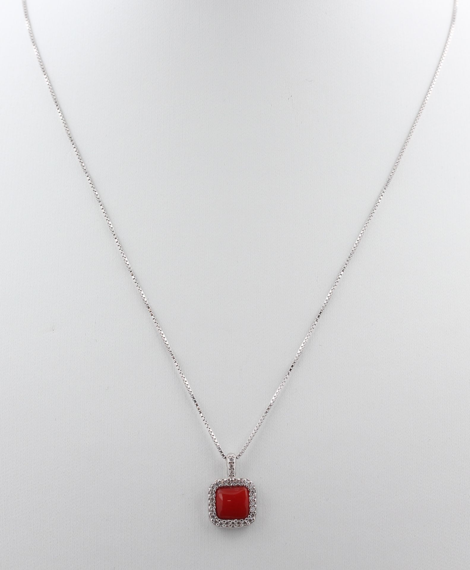 Anhänger, 925 Silber, 50er Jahre, ungetragen, mit roter Korallen und weißen, wohl Zirkonia,