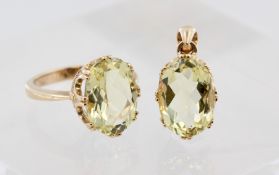 Schmuckset, 9 kt Gelbgold, mit je 1 wohl Peridot und kleinen roten Spinellen, punziert, Ring RM