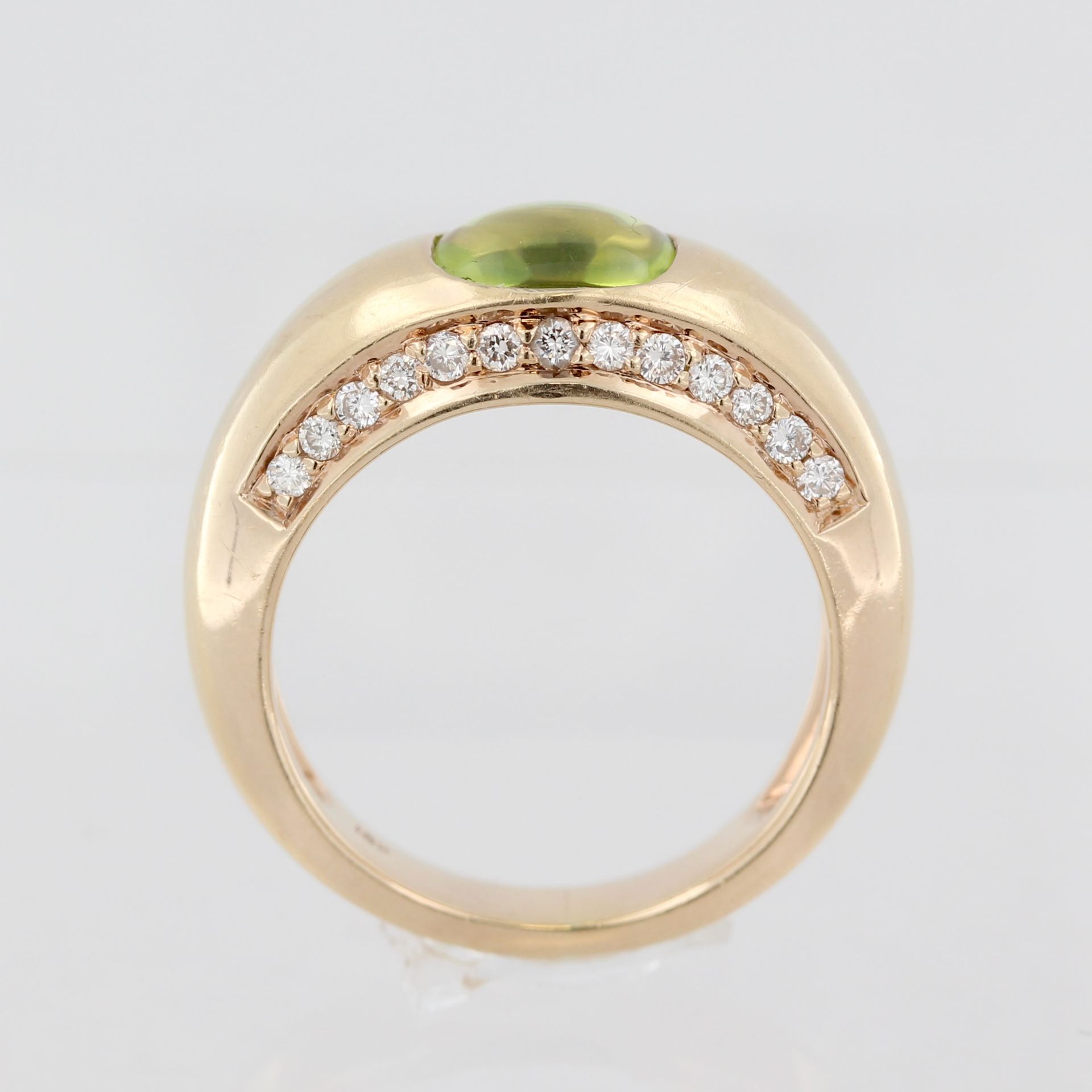 Damenring, 18 kt Gelbgold, mit kleinen Brillanten, zusammen ca. 0,44 ct, tw, vsi, und 1 Peridot ( - Bild 3 aus 5
