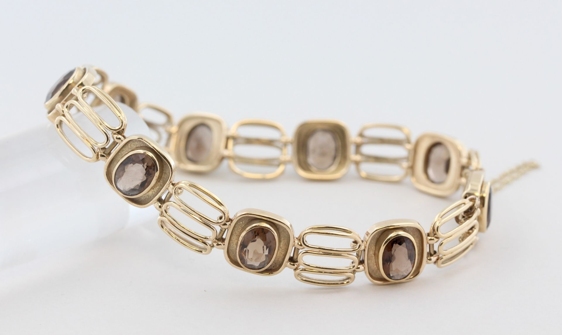 Armband Fries-Arauner, 14 kt Gelbgold, mit 9 wohl Topasen (Steine teils mit Gebrauchsspuren), - Bild 2 aus 4