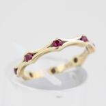Damenring, 14 kt Gelbgold, mit kleinen, wohl Rubinen, ca. 2,0 g, RM 51