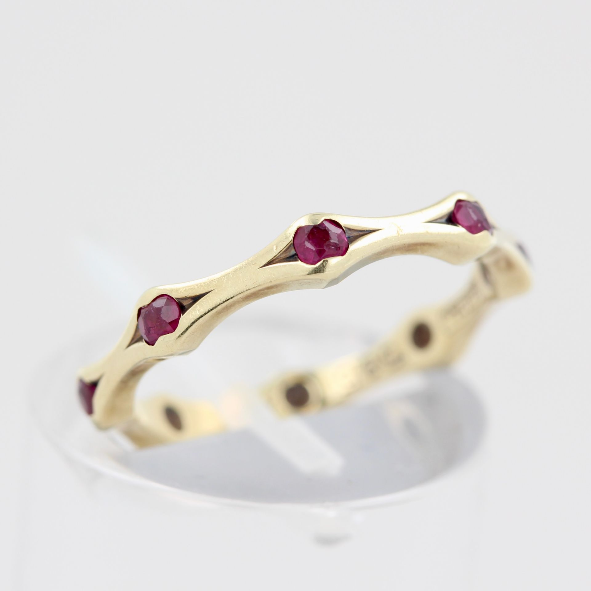Damenring, 14 kt Gelbgold, mit kleinen, wohl Rubinen, ca. 2,0 g, RM 51