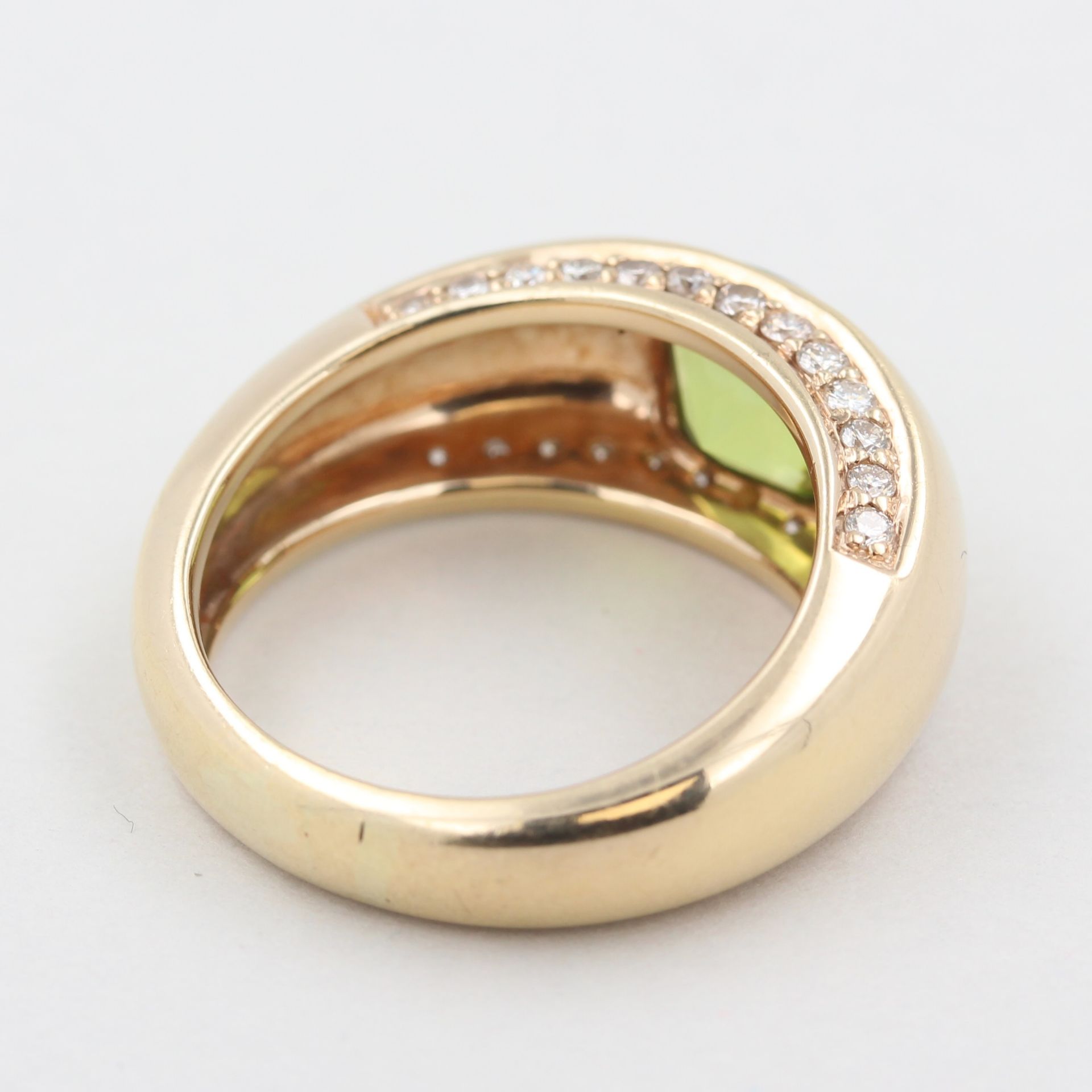 Damenring, 18 kt Gelbgold, mit kleinen Brillanten, zusammen ca. 0,44 ct, tw, vsi, und 1 Peridot ( - Bild 5 aus 5