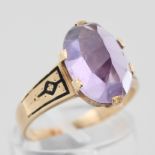 Damenring, 14 kt Gelbgold, mit 1 Amethyst und schwarzem, wohl Emaille, ca. 4,3 g, RM 55