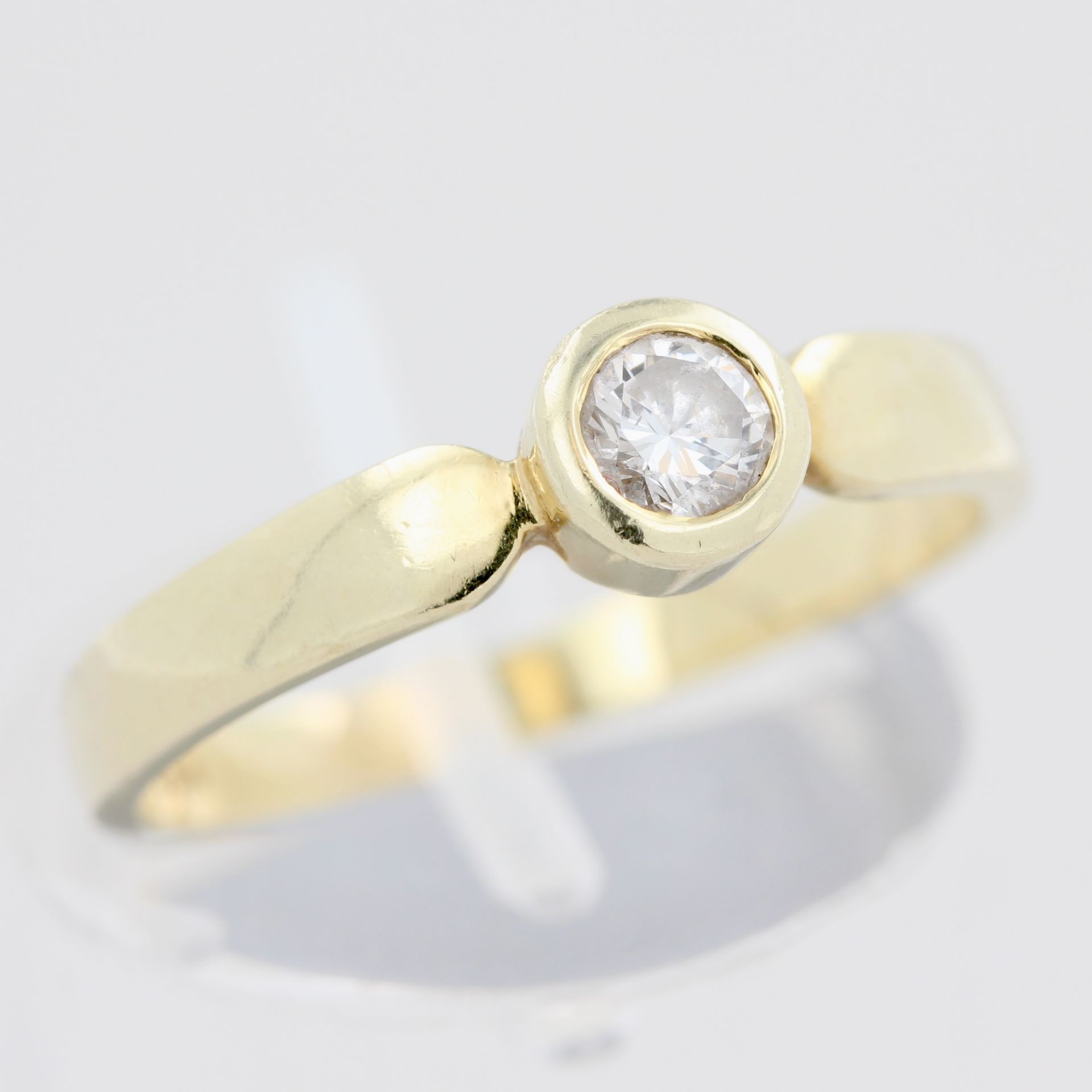 Damenring, 14 kt Gelbgold, mit 1 Brillant, ca. 0,1 ct, punziert, ca. 2,8 g, RM 55