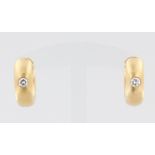Paar Creolen Scheurle Quinn, 18 kt Gelbgold, mit je 1 Brillant, je ca. 0,17 ct, mattierte