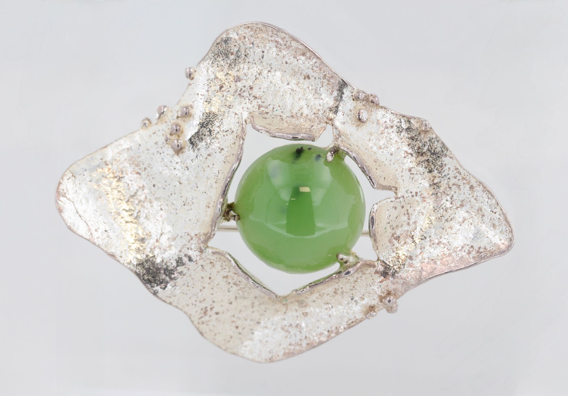 Anhänger Silber, 925 Silber, mit grüner, wohl Jade, als Brosche tragbar, punziert, ca. 22,1 g, L.