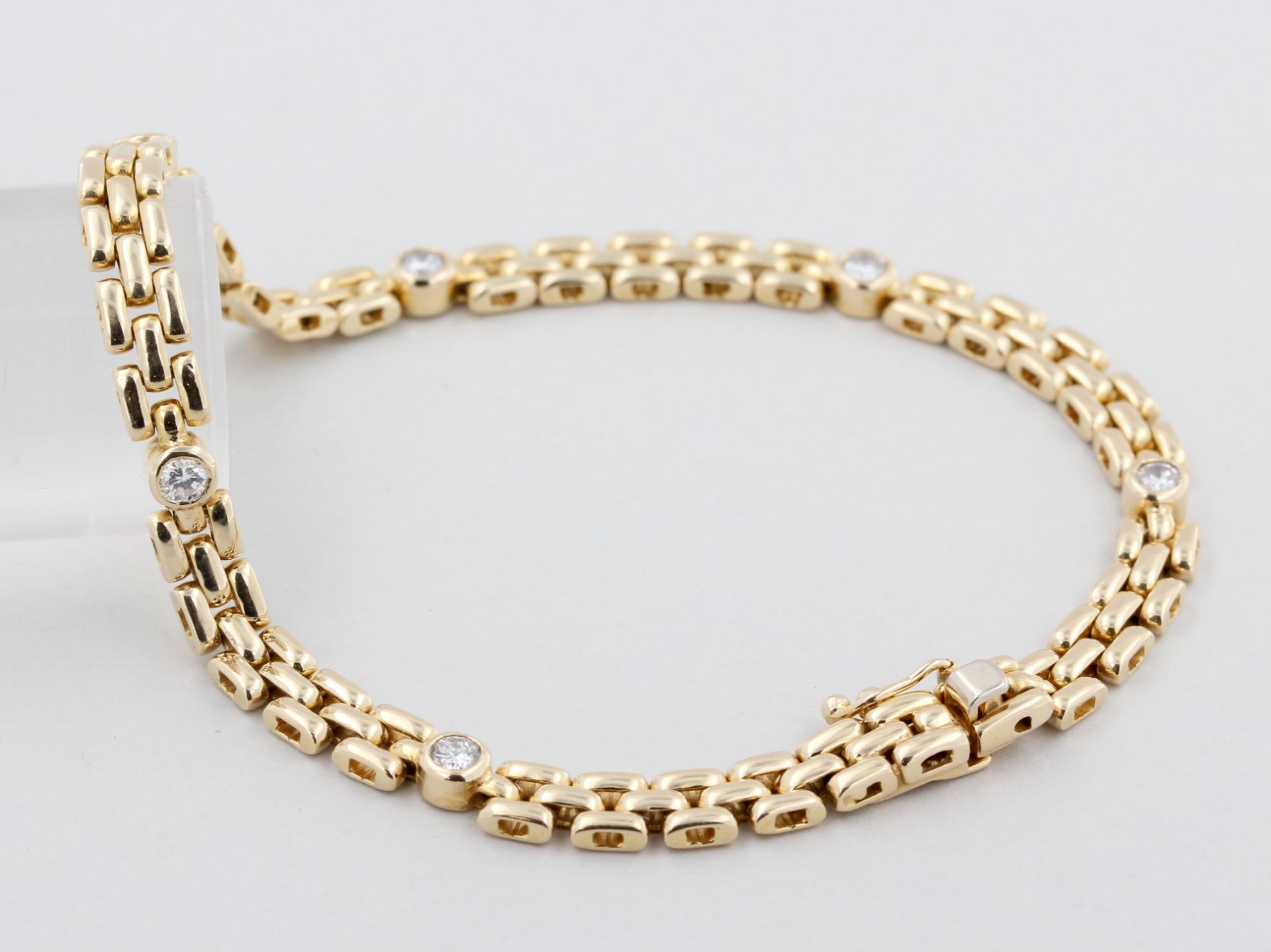 Armband, 14 kt Gelbgold, mit 6 Brillanten, punziert, ca. 13,9 g, L. 19 cm - Bild 3 aus 5