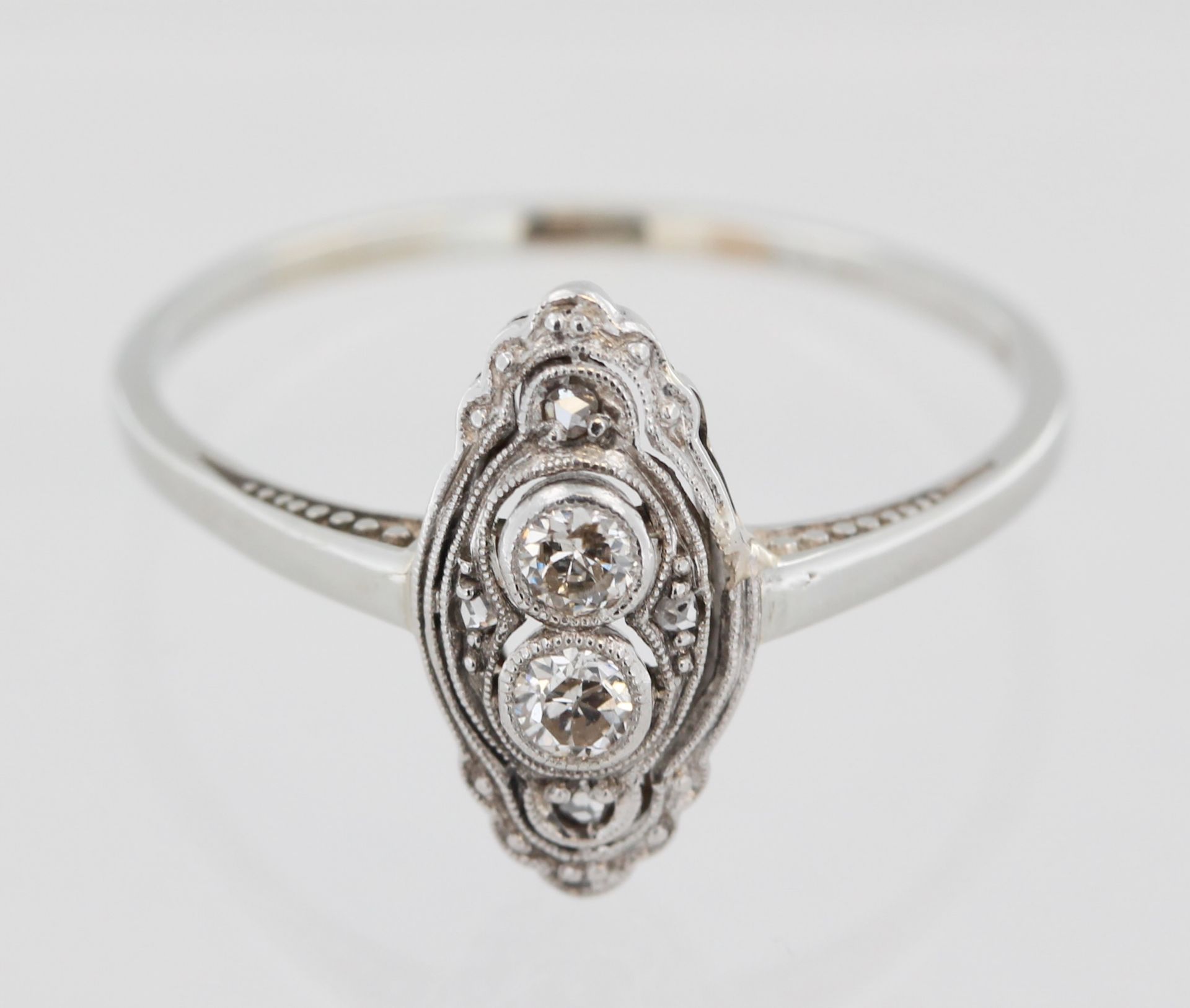 Damenring Art Déco, 18 kt Weißgold, mit Diamanten, punziert ca. 1,9 g, RM 58
