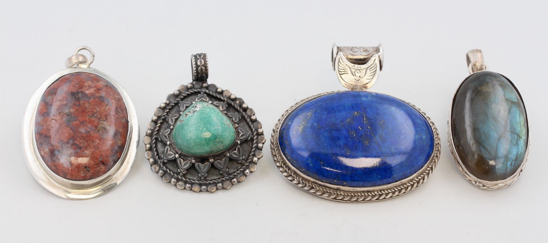 4 Anhänger Silber, Silber, mit Lapislazuli, Labradorit, wohl Aventurin und Achat, L. 4,6 cm - 6,1