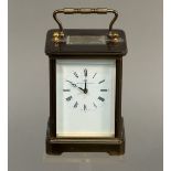 Reiseuhr Matthew Norman, Messinggehäuse, weißes emailliertes Zifferblatt mit römischen Zahlen,
