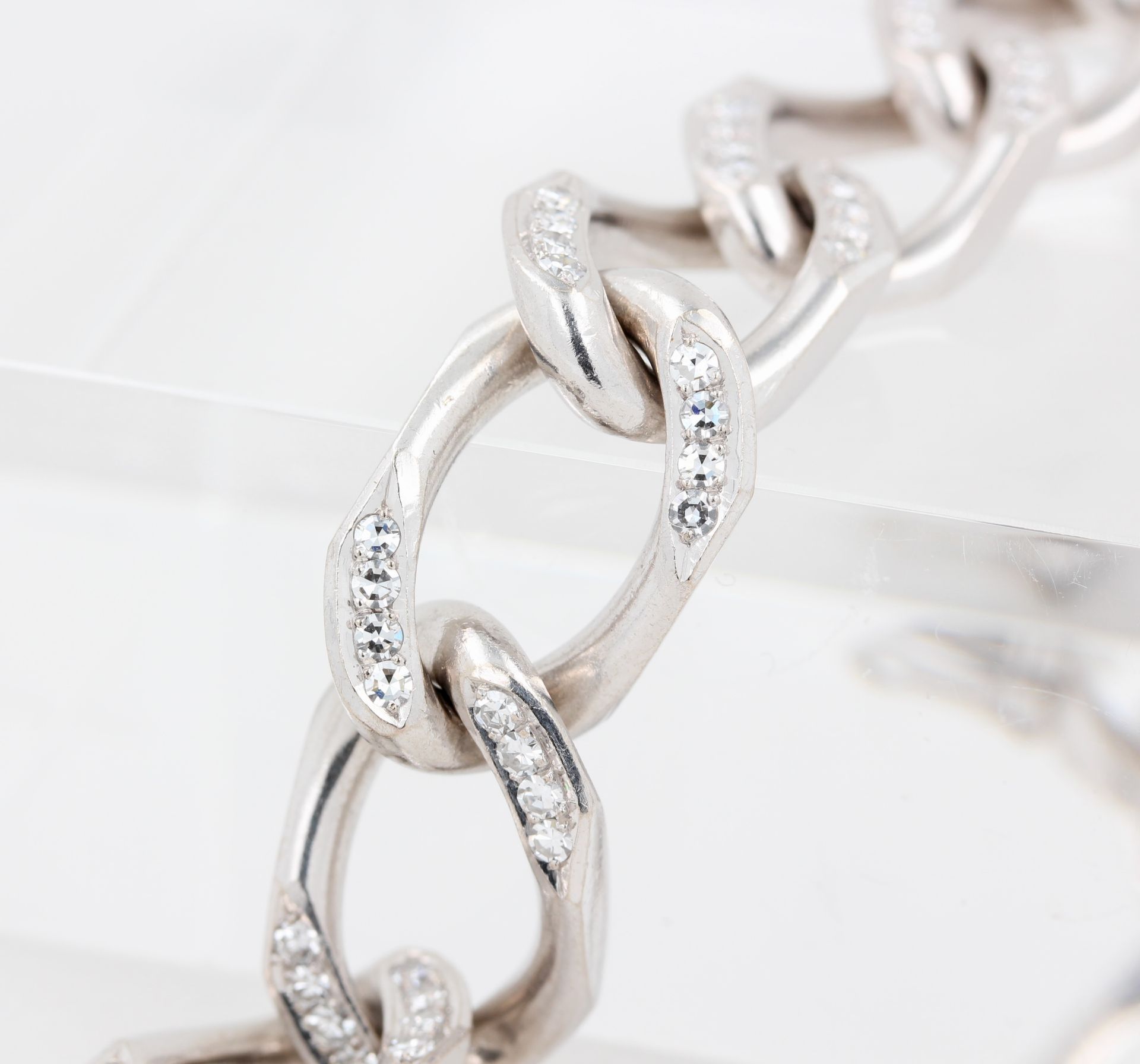 Armband Juwelier Schilling, 18 kt Weißgold, mit zahlreichen Diamanten, punziert, Juwelier Schilling, - Bild 2 aus 3