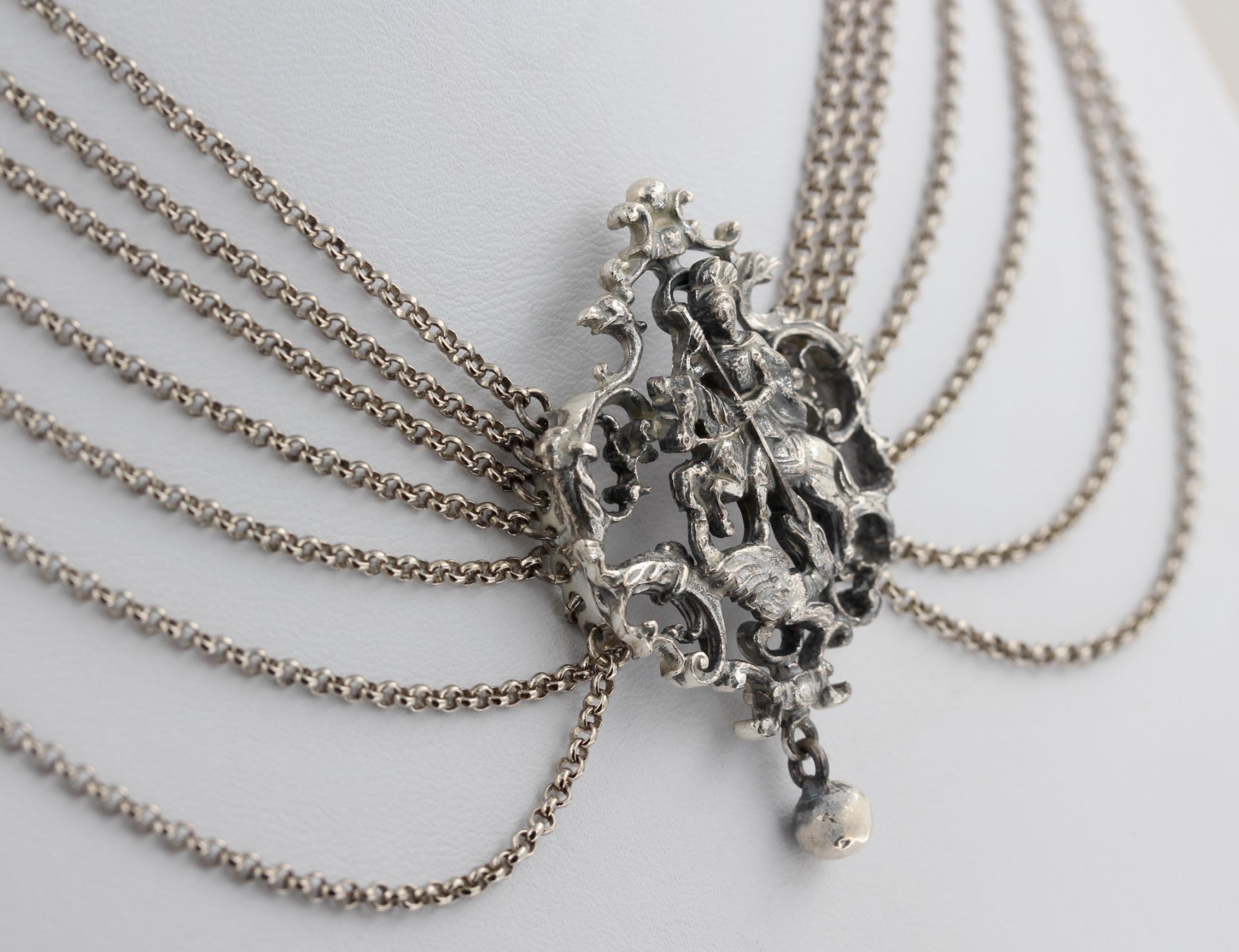 Trachtencollier, 925 Silber, Bartel & Sohn Augsburg, Darstellung des Hl. Michaels, 7-reihig, - Bild 2 aus 3