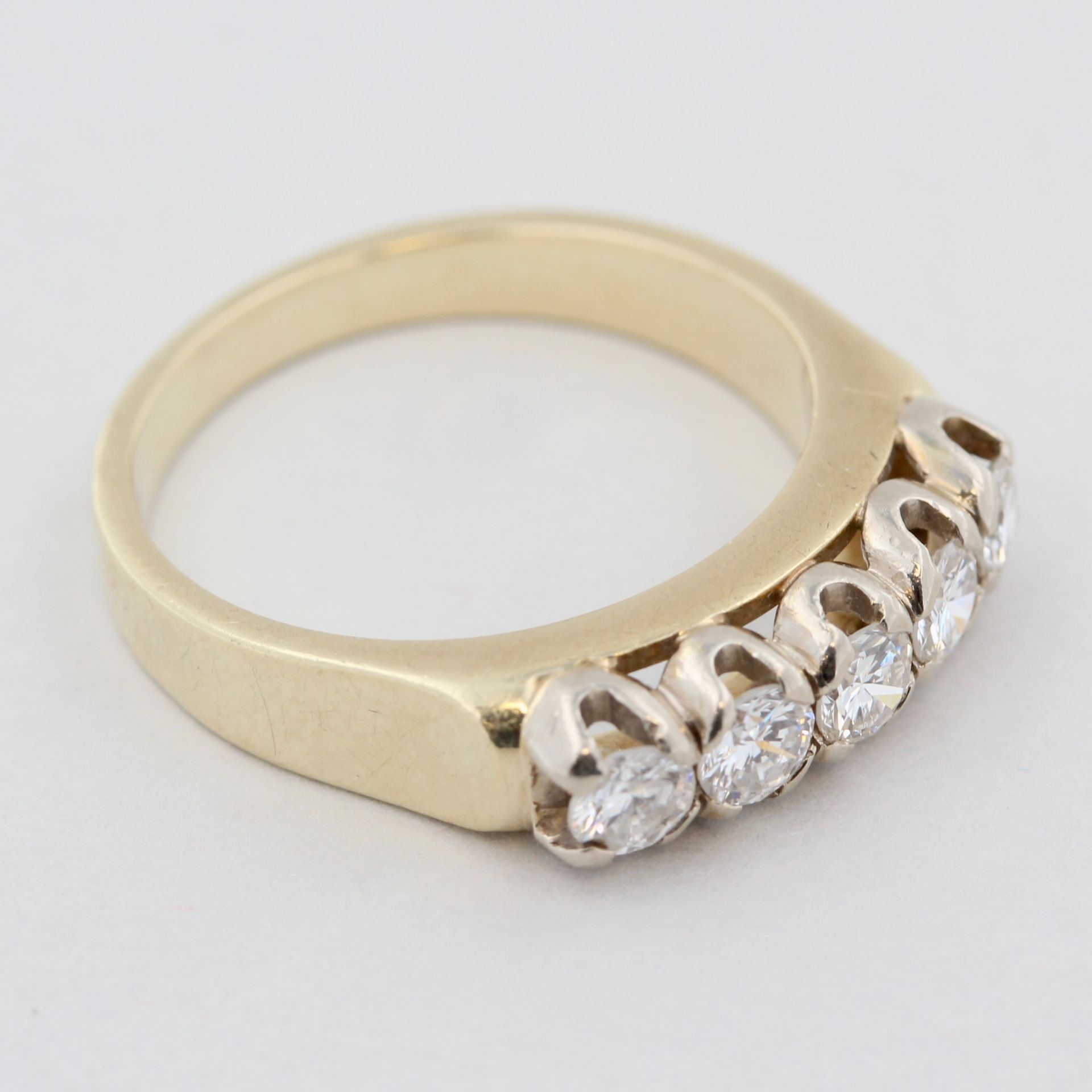 Damenring, 14 kt Gelbgold, mit 5 Brillanten, punziert, ca. 5,4 g, RM 56 - Bild 2 aus 3