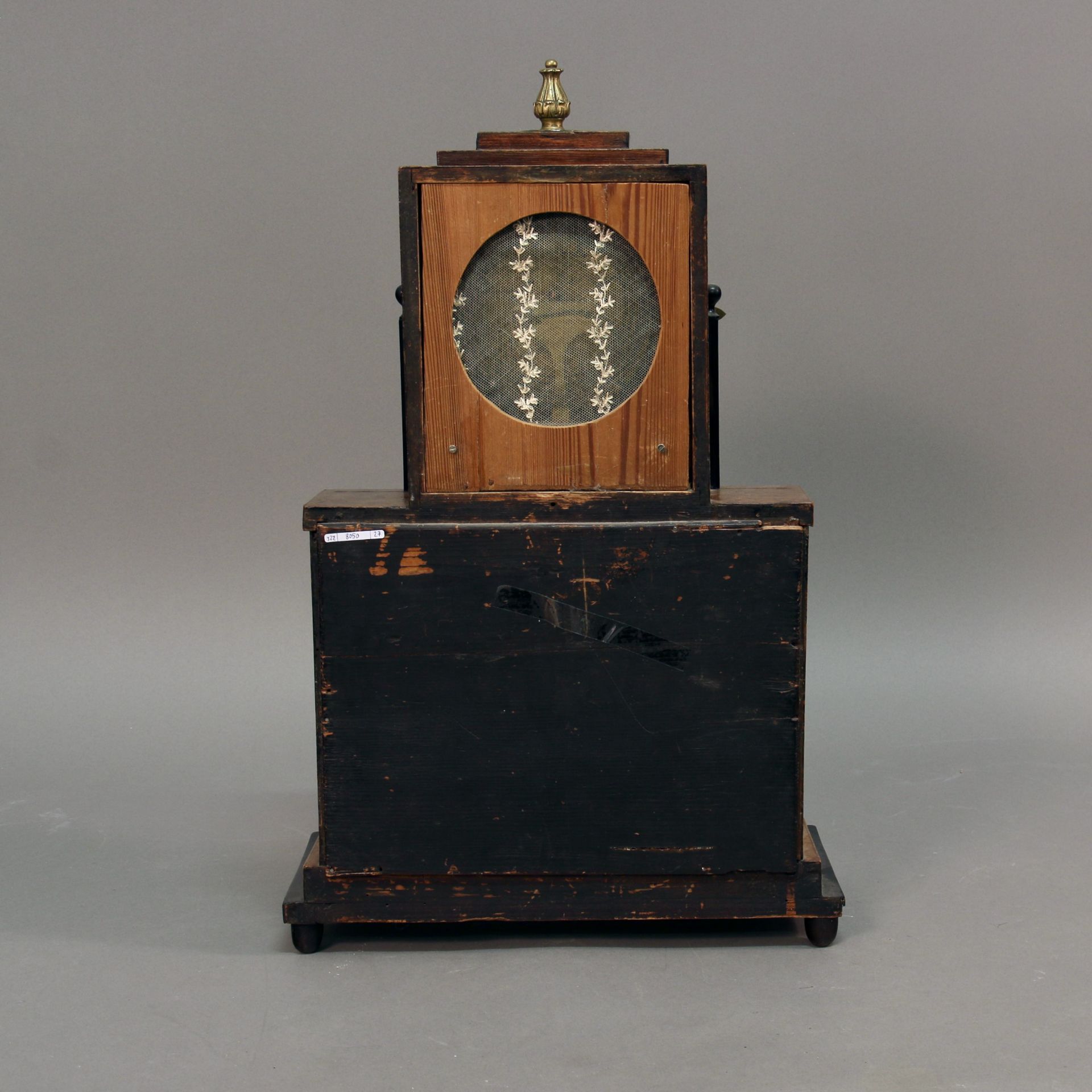 Empire Kommodenuhr "Schmied und Schleifer", um 1800, Wurzelholzfurnier, ebonisierte Säulen, 3-fach - Bild 2 aus 8