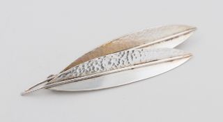 Brosche Perli, 835 Silber, in Form von Blättern, punziert, Perli Schwäbisch Gmünd, ca. 9,8 g, B. 7,9