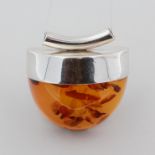 Anhänger mit Bernstein, 925 Silber, mit Bernstein, punziert, ca. 23,8 g, L. 4,1 cm