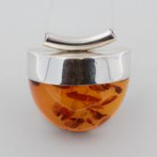 Anhänger mit Bernstein, 925 Silber, mit Bernstein, punziert, ca. 23,8 g, L. 4,1 cm