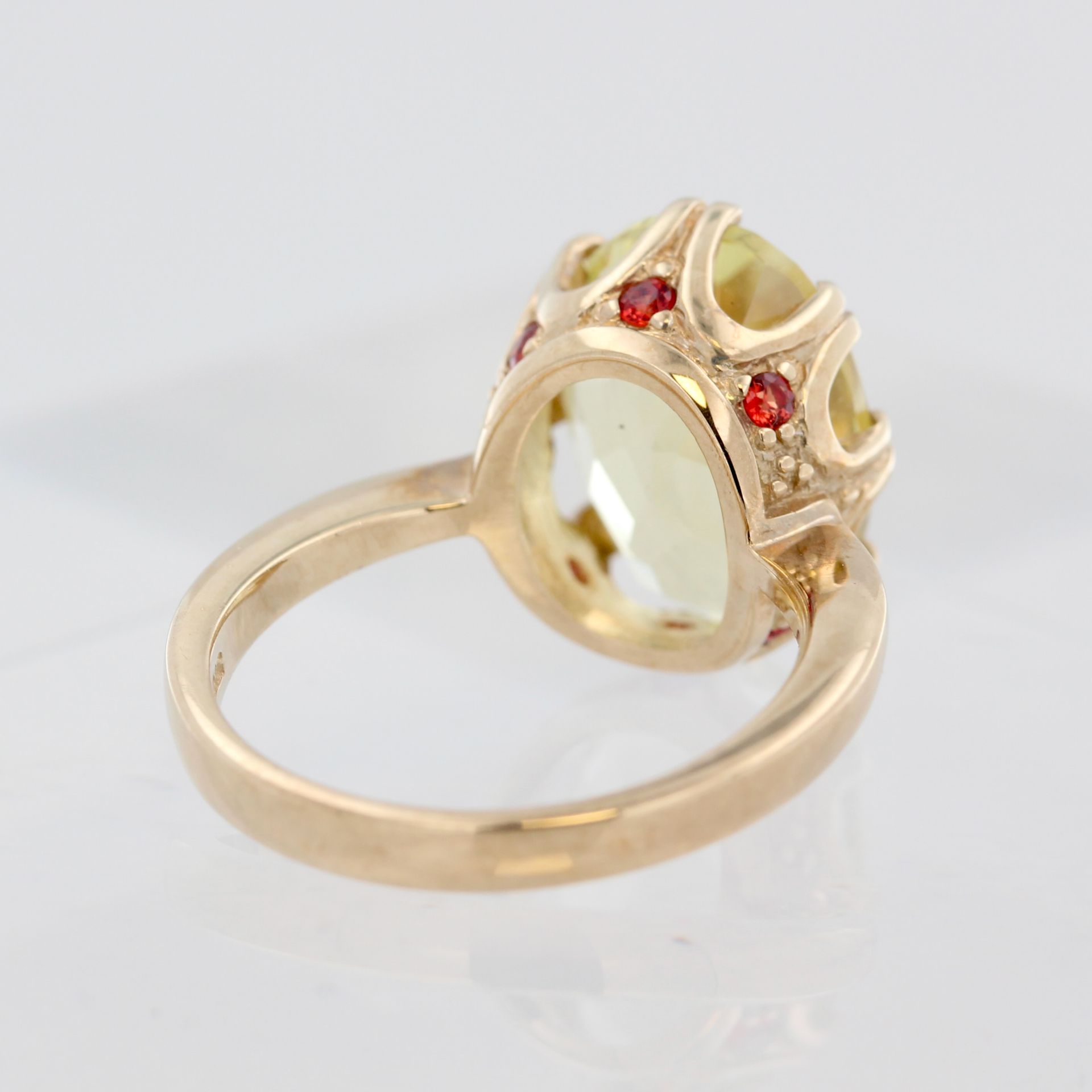 Schmuckset, 9 kt Gelbgold, mit je 1 wohl Peridot und kleinen roten Spinellen, punziert, Ring RM - Bild 4 aus 4