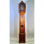 Standuhr , 19 Jh., wohl Eiche, verm. Marriage, Holz Gehäuse mit barocken Verzierungen, 2 Gewichte,