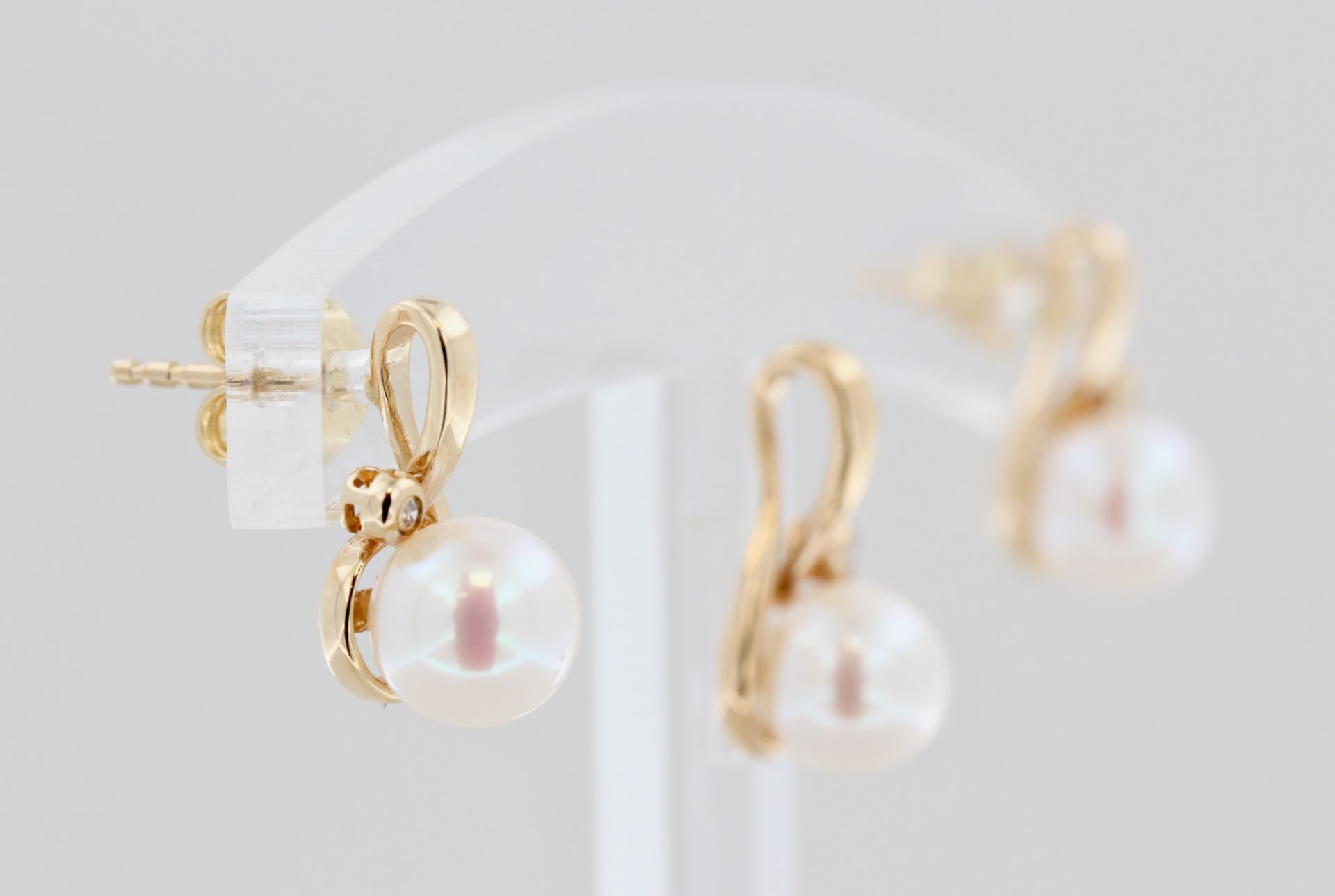 Schmuckset, 14 kt Gelbgold, mit weißen Perlen und kleinen Brillanten, punziert, Ohrstecker L. 1,3 - Bild 2 aus 3