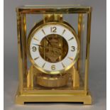 Tischuhr Atmos Jaeger-LeCoultre, mit originalem Glasgehäuse, vergoldetem Metallgehäuse und dem