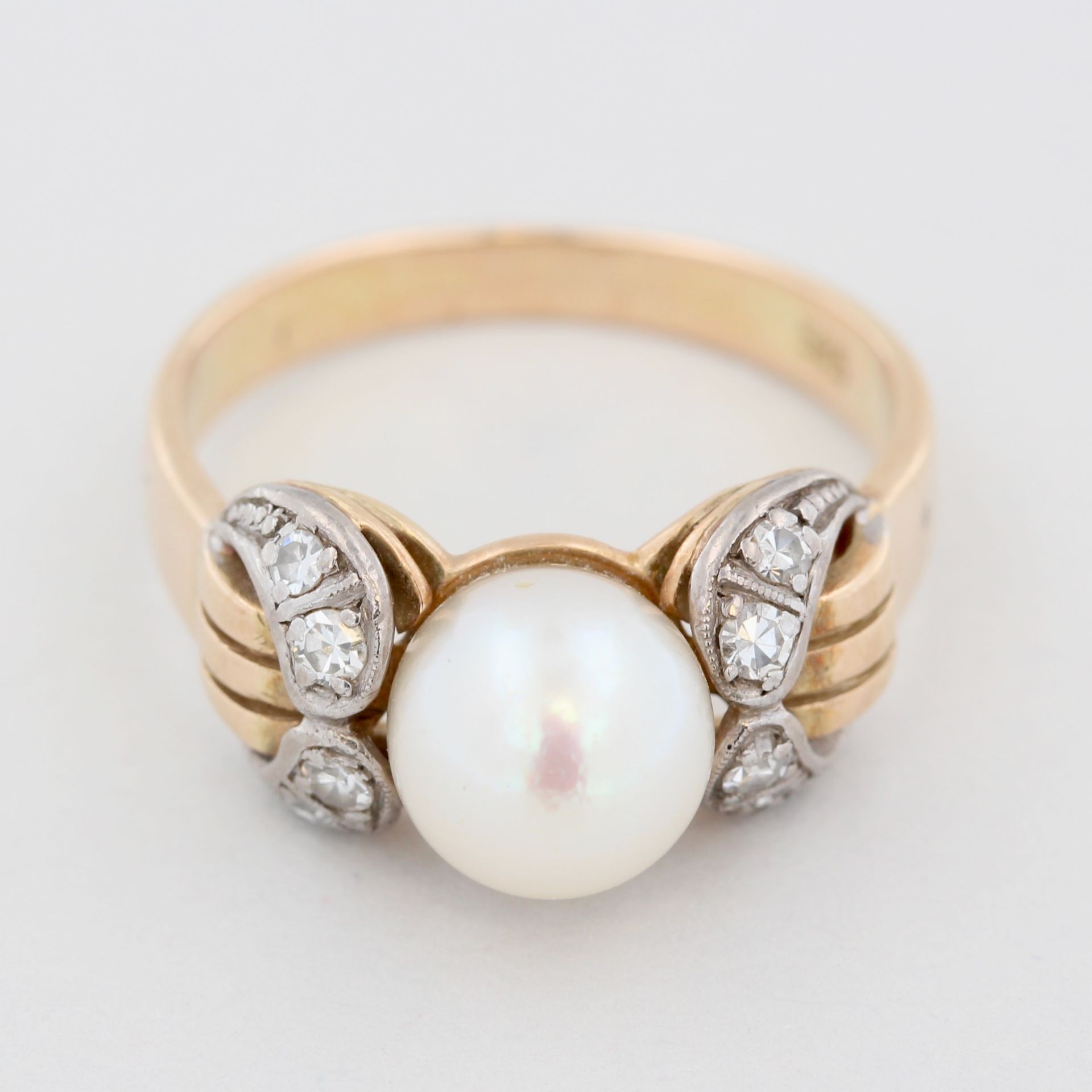 Damenring, 14 kt Gelbgold, teils Weißgold, mit kleinen Diamanten und 1 weißen Perle, punziert, ca. - Bild 3 aus 4