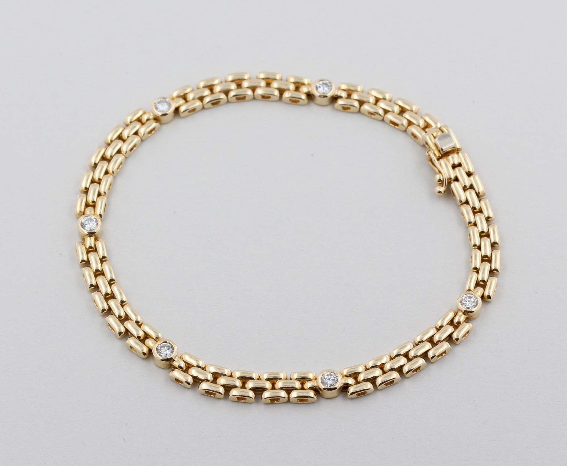 Armband, 14 kt Gelbgold, mit 6 Brillanten, punziert, ca. 13,9 g, L. 19 cm