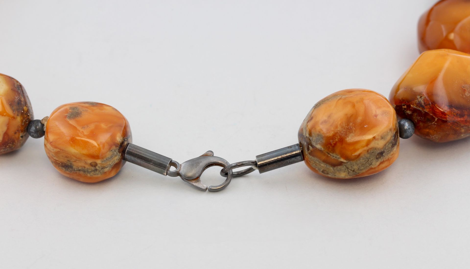 Bernstein Collier, Schließe Silber, Bernstein, D. 1,7 cm - 2,9 cm, L. 51 cm - Bild 2 aus 2