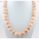 Collier Koralle, hellrosa Korallenkugeln, D. 1,3 cm, Verschluss 925 Silber, vergoldet, 50er Jahre,