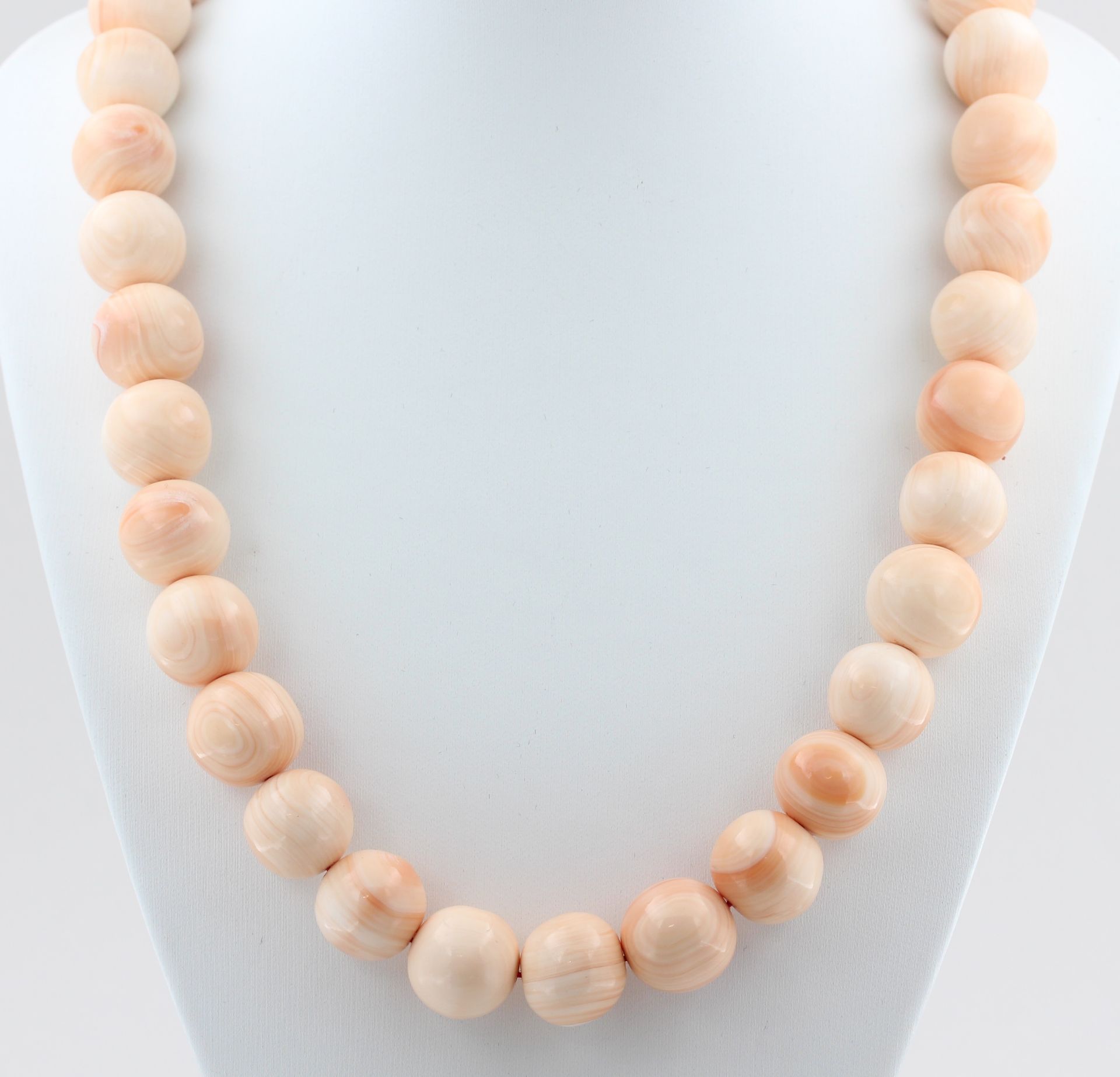 Collier Koralle, hellrosa Korallenkugeln, D. 1,3 cm, Verschluss 925 Silber, vergoldet, 50er Jahre,