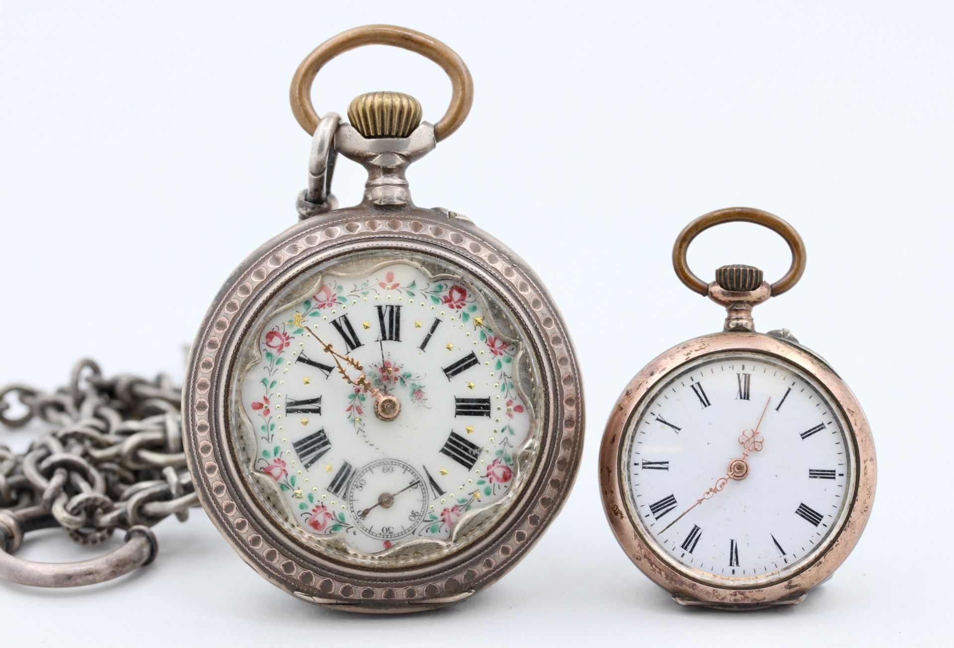 Zwei Taschenuhren, 800 Silber, 1 x weißes Zifferblatt mit römischen Zahlen, floral verziert,