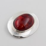 Anhänger mit Bernstein, 925 Silber, mit Bernstein Cabochon, punziert, als Brosche tragbar, ca. 17,