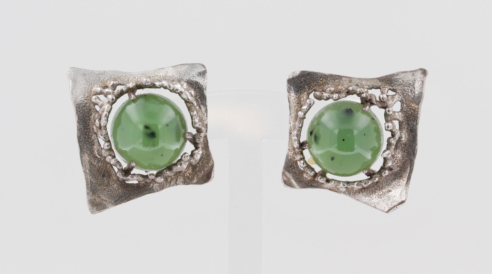 Paar Ohrclips Silber, 925 Silber, mit grüner, wohl Jade, punziert, ca. 16,3 g, L. 3,5 cm