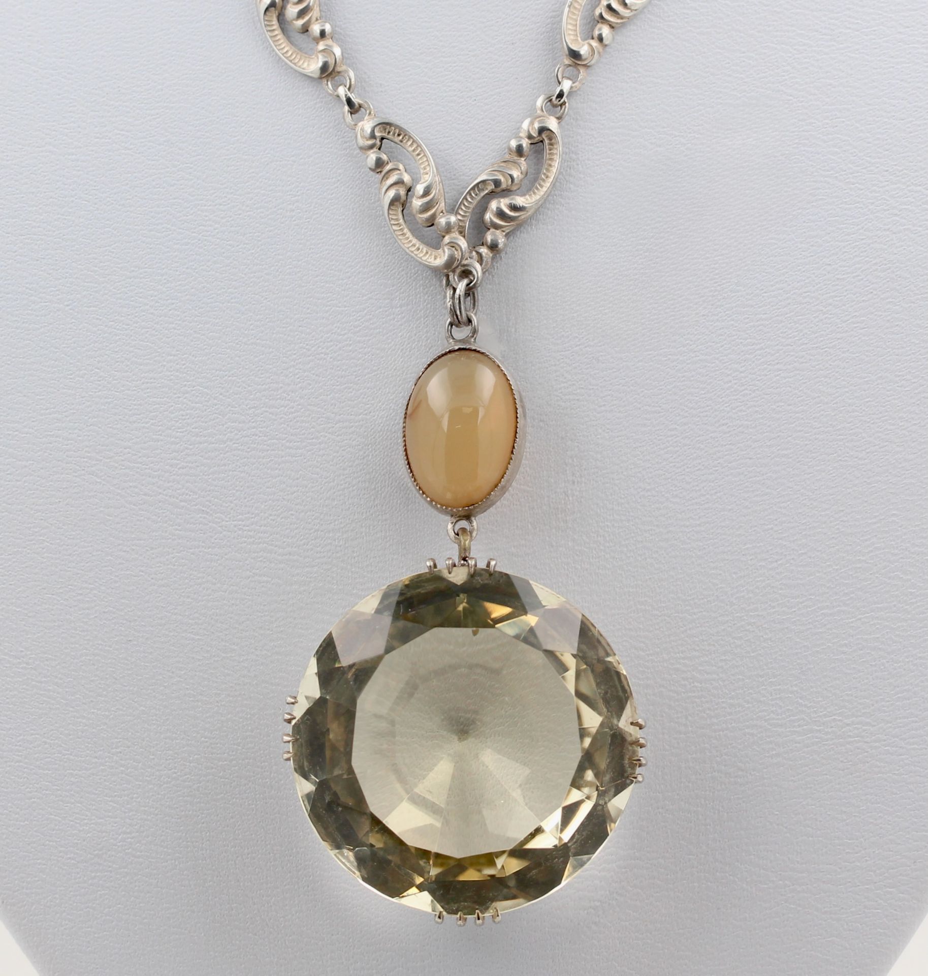 Collier Silber, 835 Silber, floral verziert, mit 1 wohl Achat, ca. 15,1 g, L. 44,5 cm, dazu Anhänger - Bild 2 aus 5