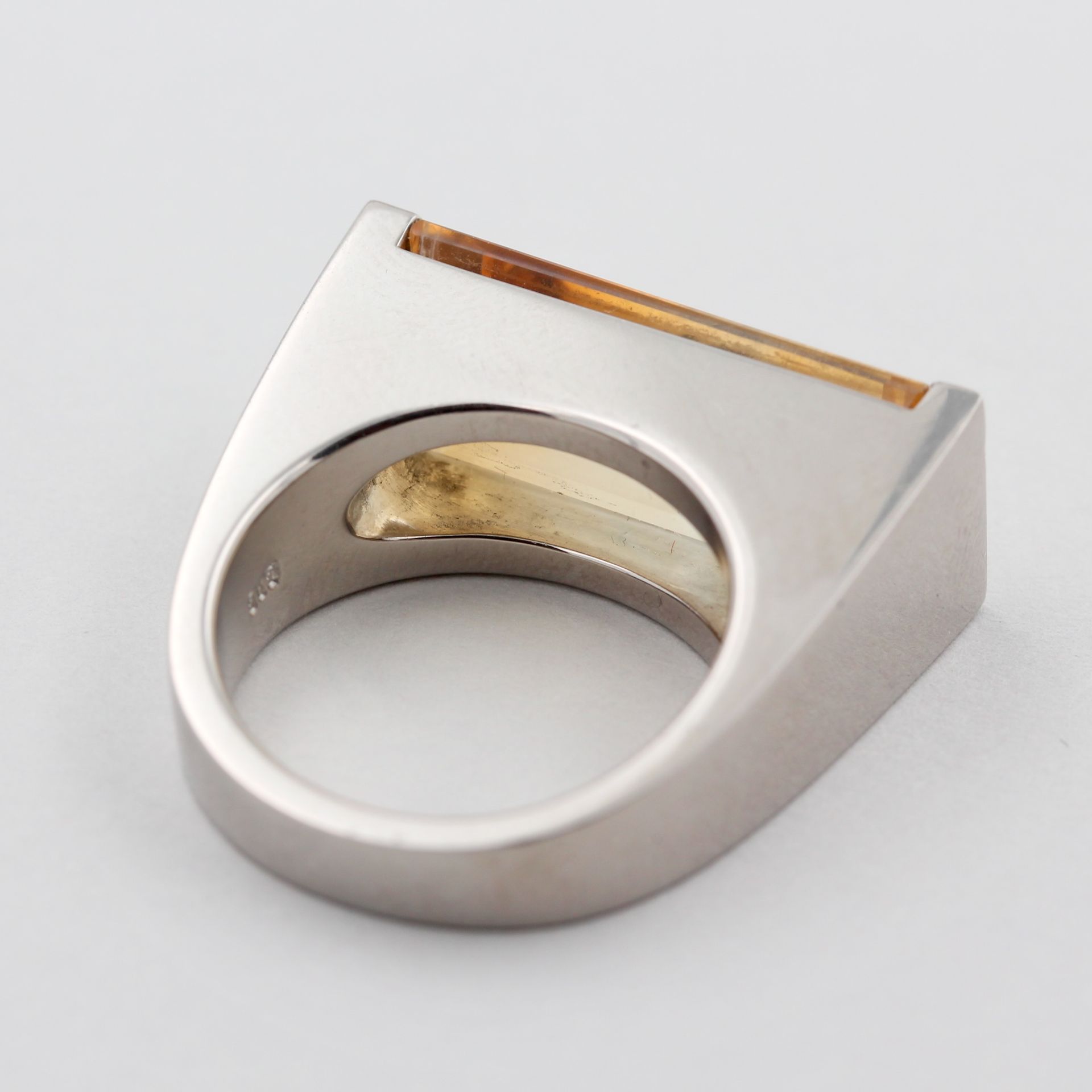 Damenring, 14 kt Weißgold, mit 8 Brillanten, zusammen ca. 0,20 ct, und 1 Citrin, Juweliersarbeit, - Bild 4 aus 4