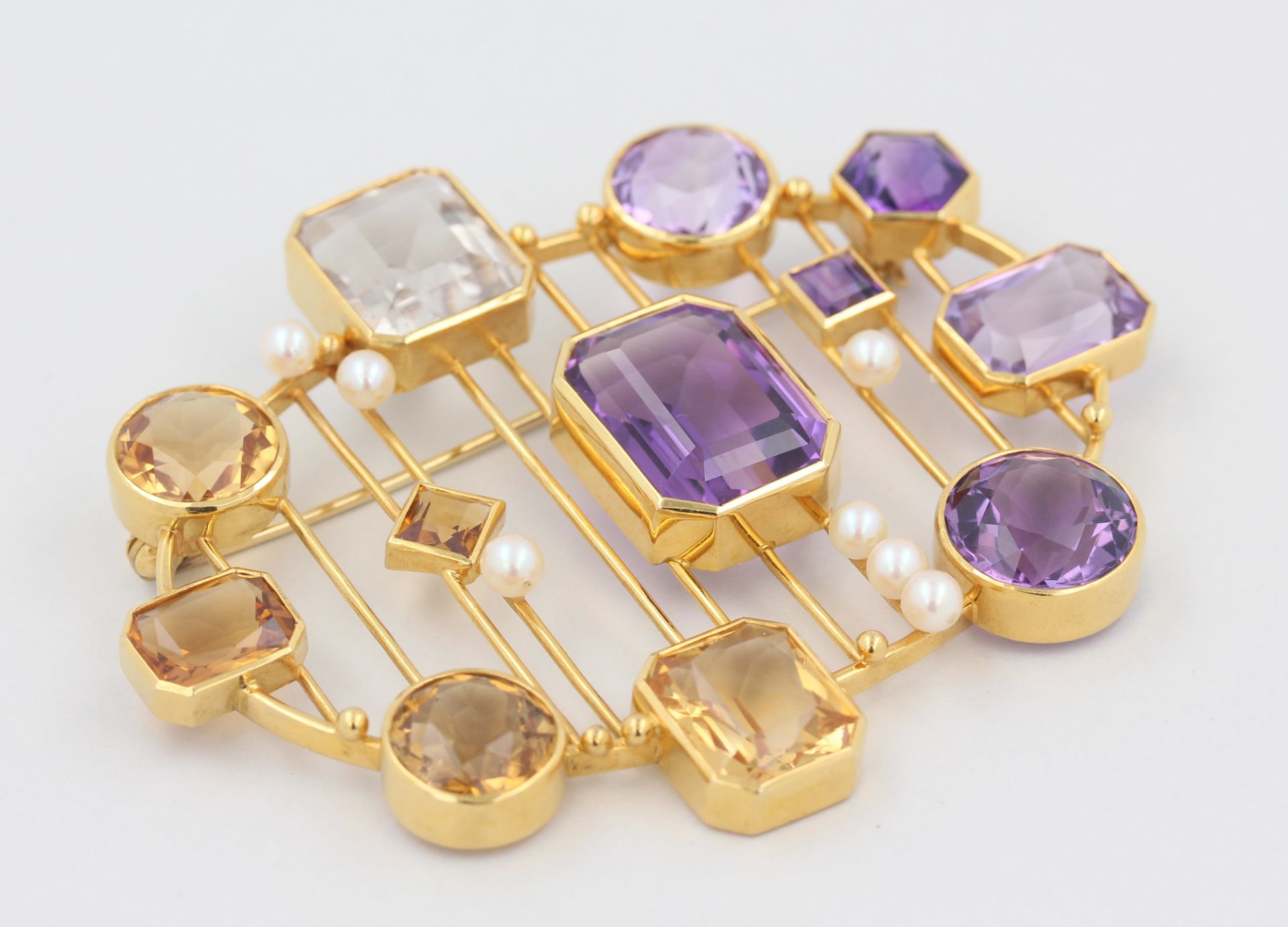 Brosche Fries-Arauner, 18 kt Gelbgold, mit Amethysten, Citrinen und weißen Perlen, Goldschmied - Bild 3 aus 6