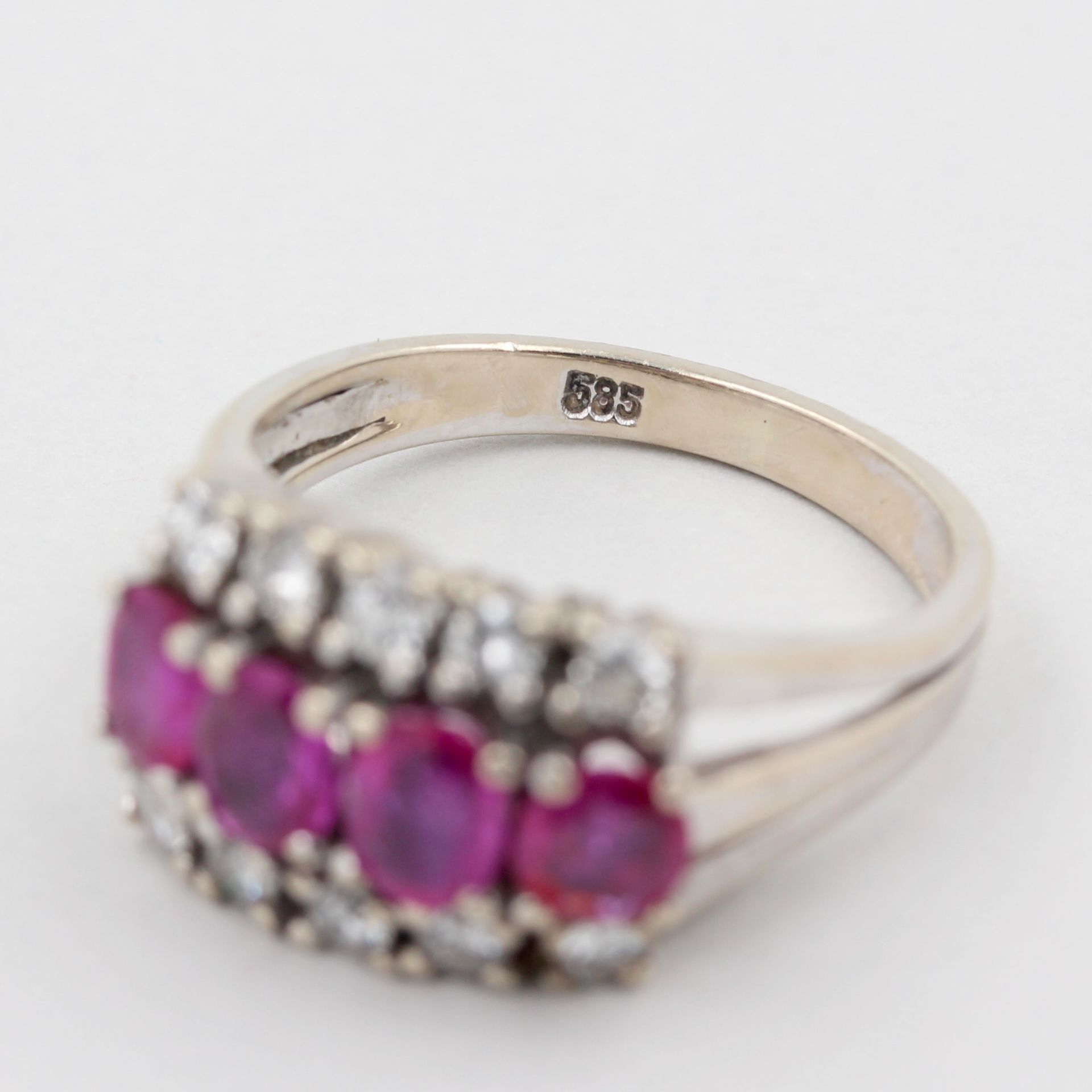 Damenring, 14 kt Weißgold, mit kleinen Brillanten und wohl Rubinen (Rubine mit kleinen - Bild 3 aus 3